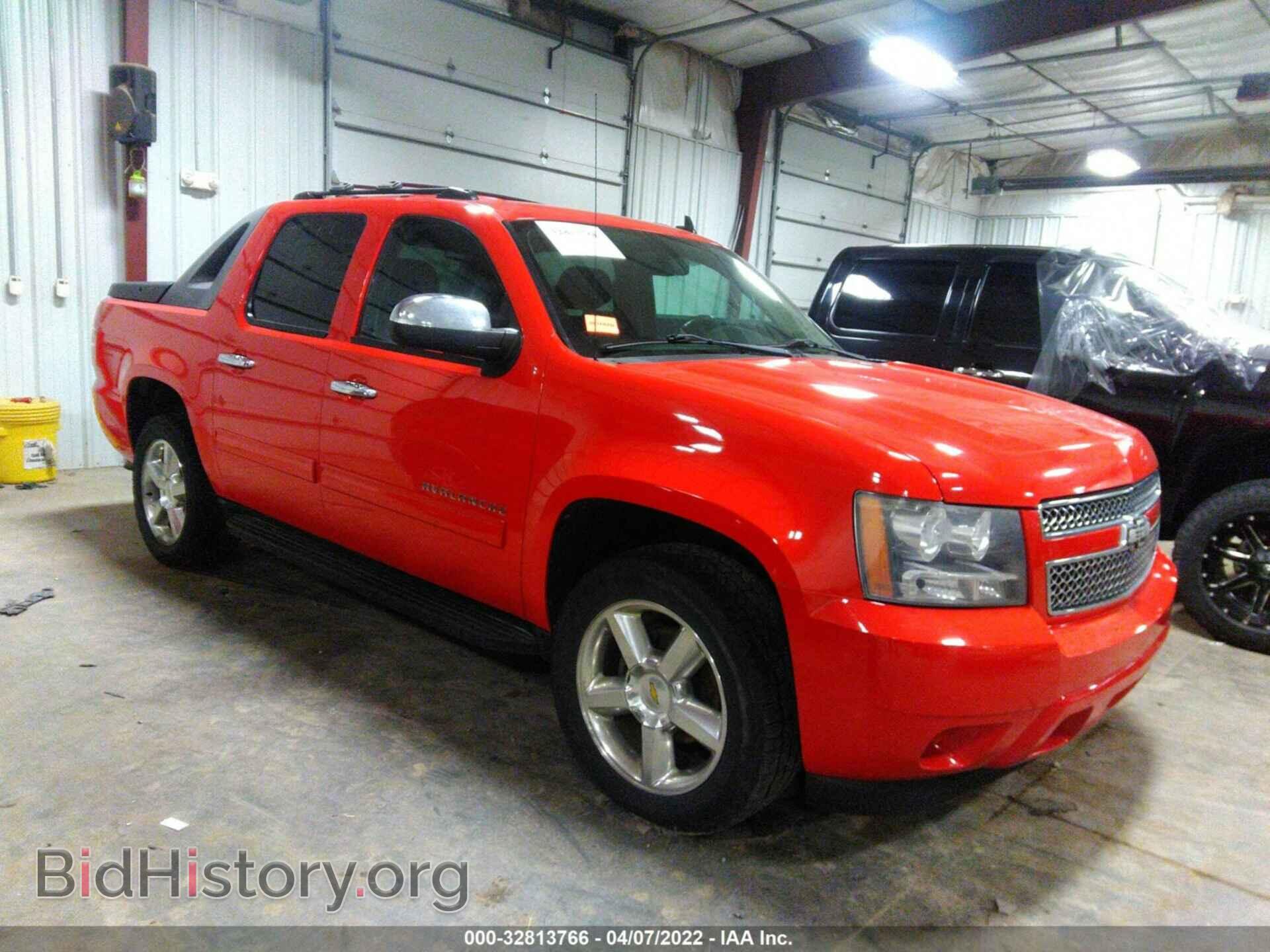 Photo 3GNTKEE33BG281403 - CHEVROLET AVALANCHE 2011