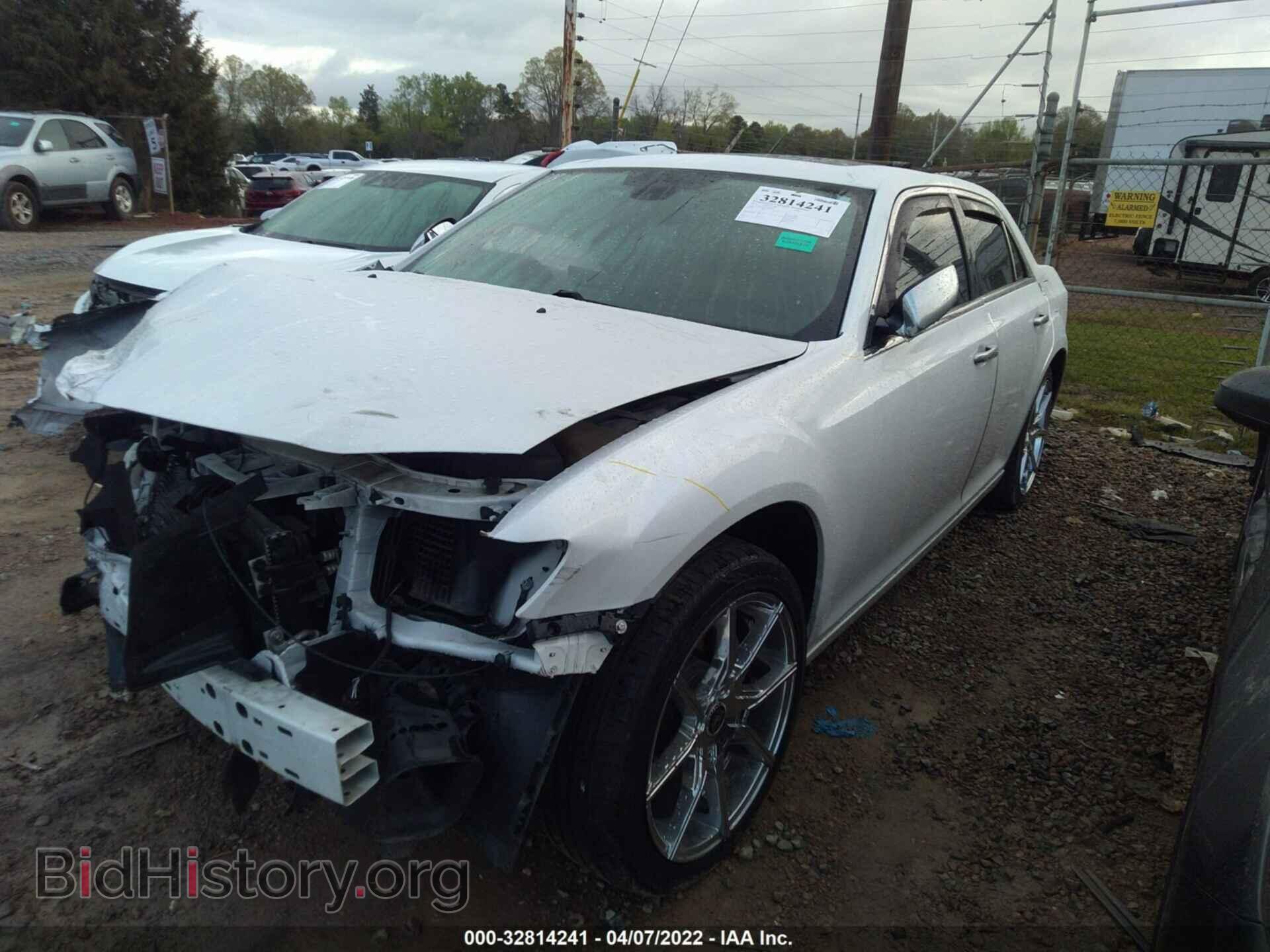2012 CHRYSLER 300 - VIN: 2C3CCAPT4CH256379 - Фото 2