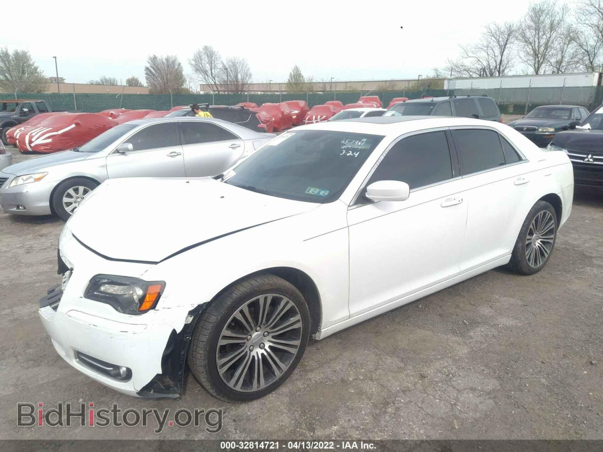 2013 CHRYSLER 300 - VIN: 2C3CCABGXDH657981 - Фото 2