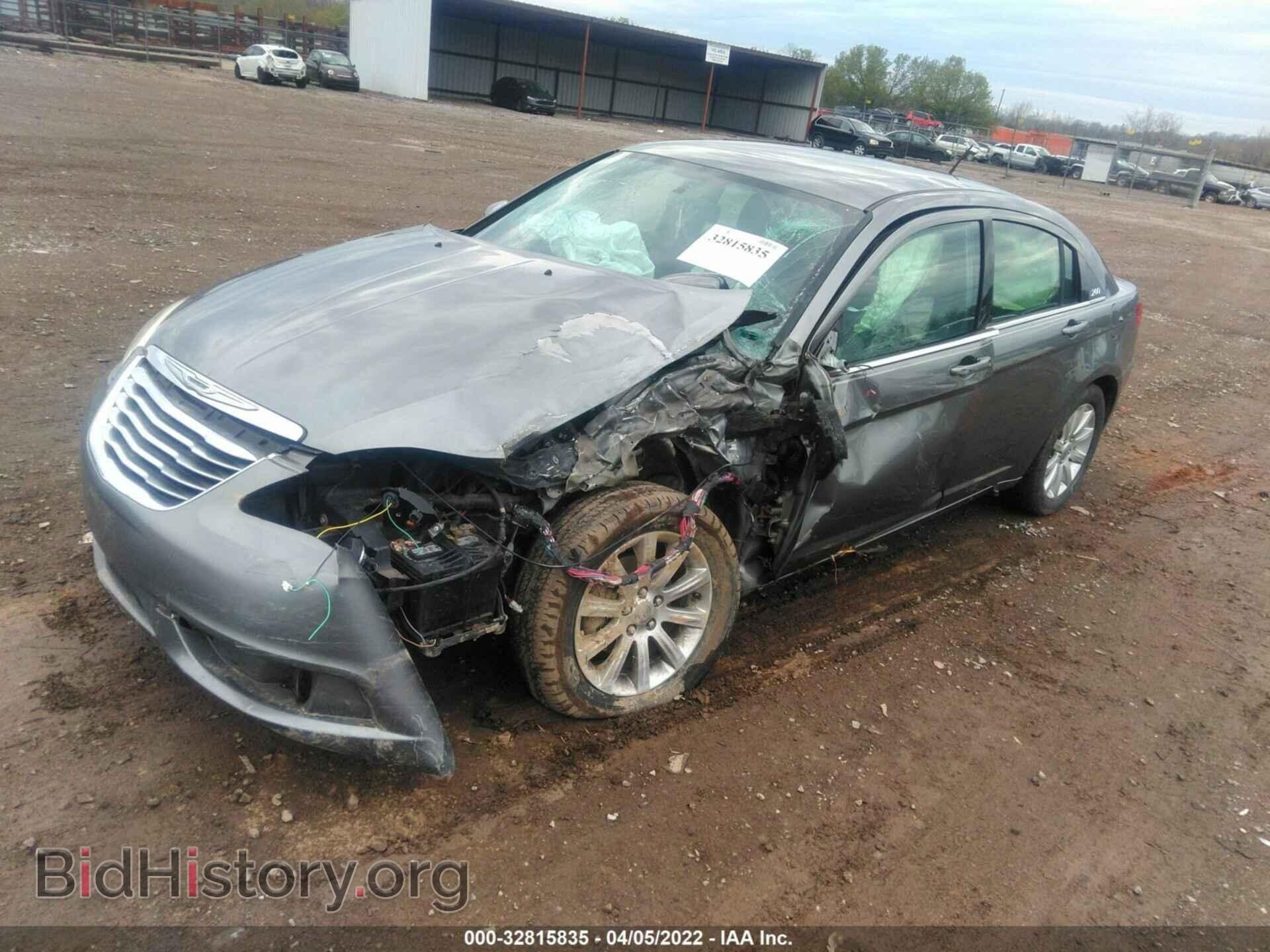 2013 CHRYSLER 200 - VIN: 1C3CCBBB0DN638955 - Photo 2