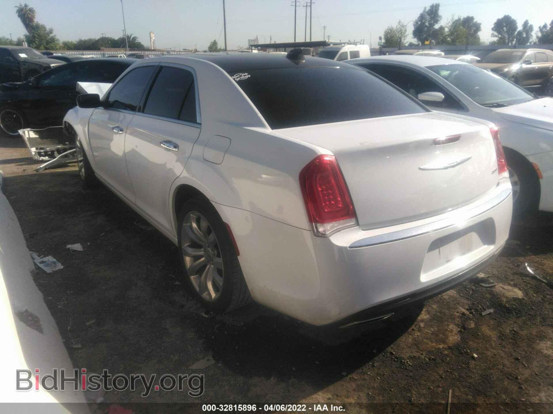 2019 CHRYSLER 300 - VIN: 2C3CCAEG2KH555809 - Фото 3