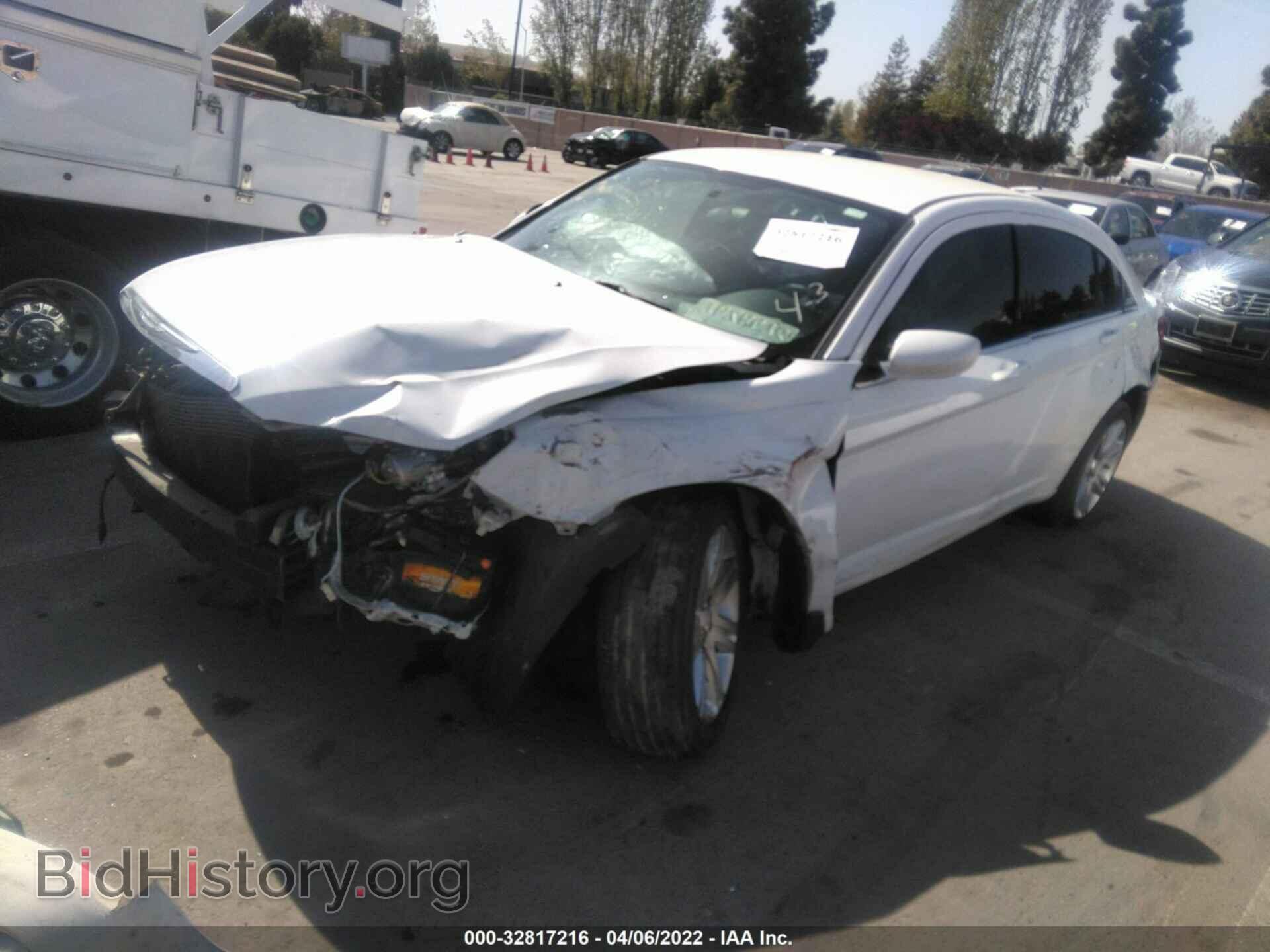 2013 CHRYSLER 200 - VIN: 1C3CCBBB6DN735562 - Фото 2
