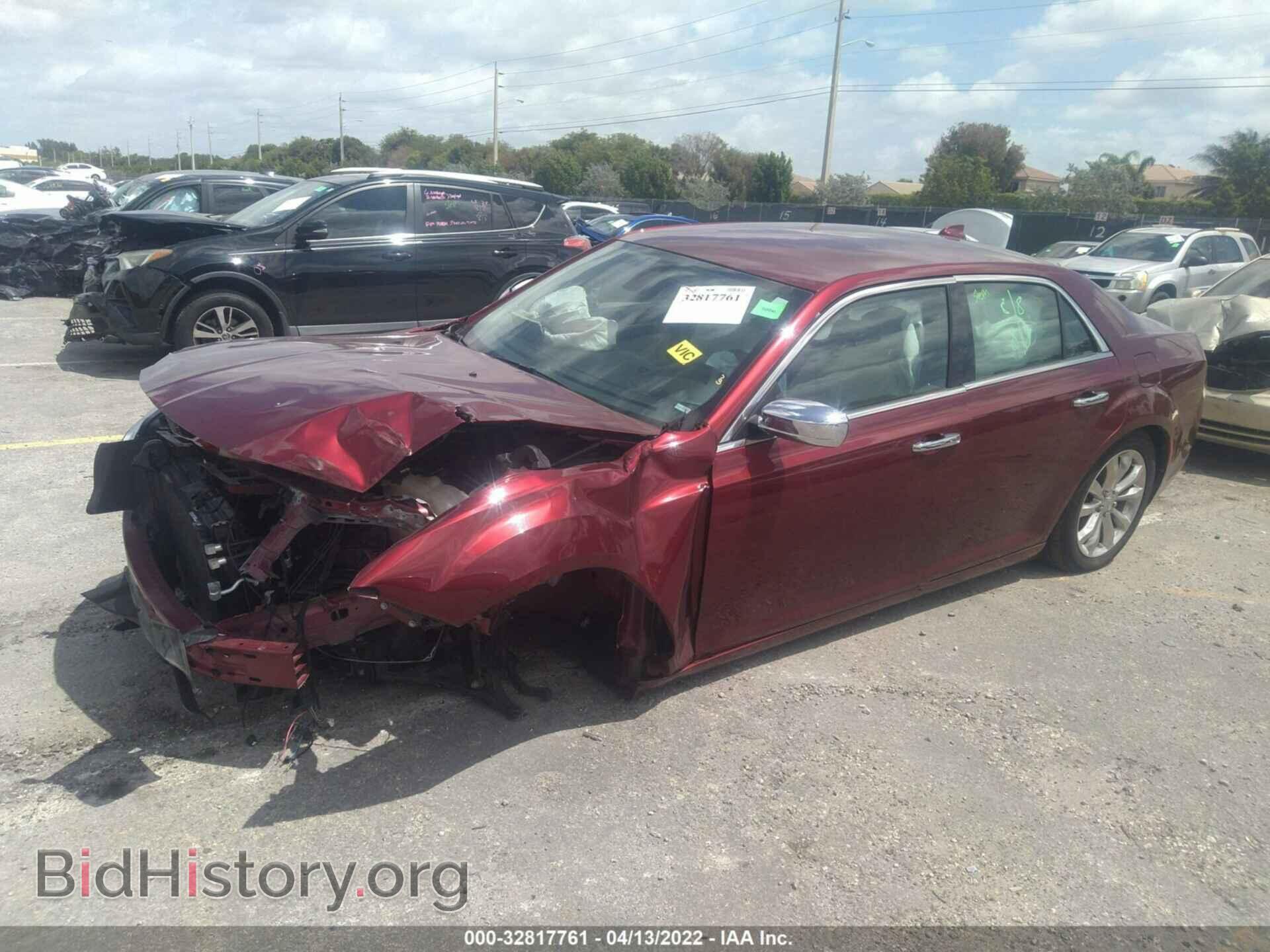 2018 CHRYSLER 300 - VIN: 2C3CCAKG4JH269043 - Фото 2