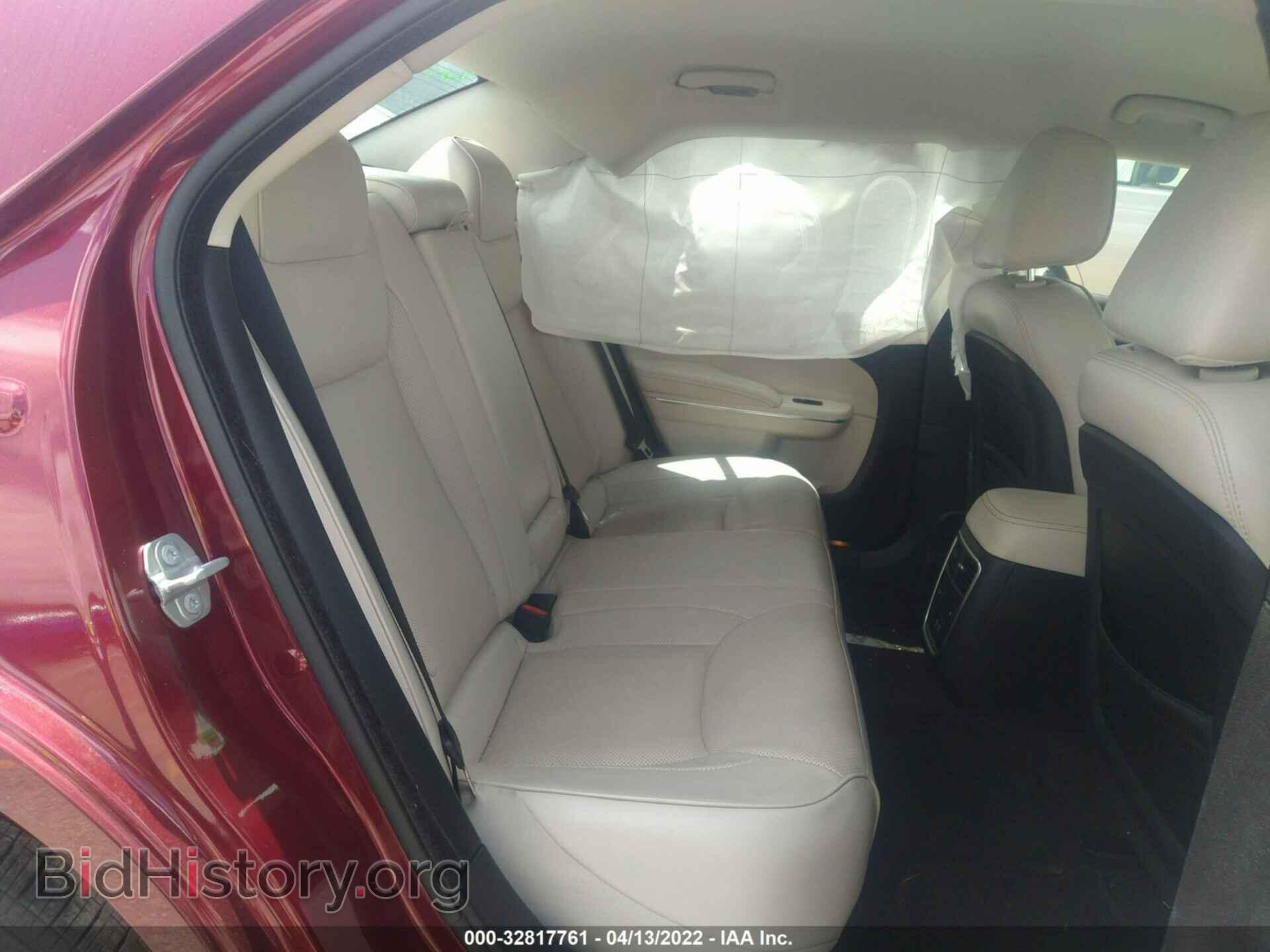 2018 CHRYSLER 300 - VIN: 2C3CCAKG4JH269043 - Фото 8