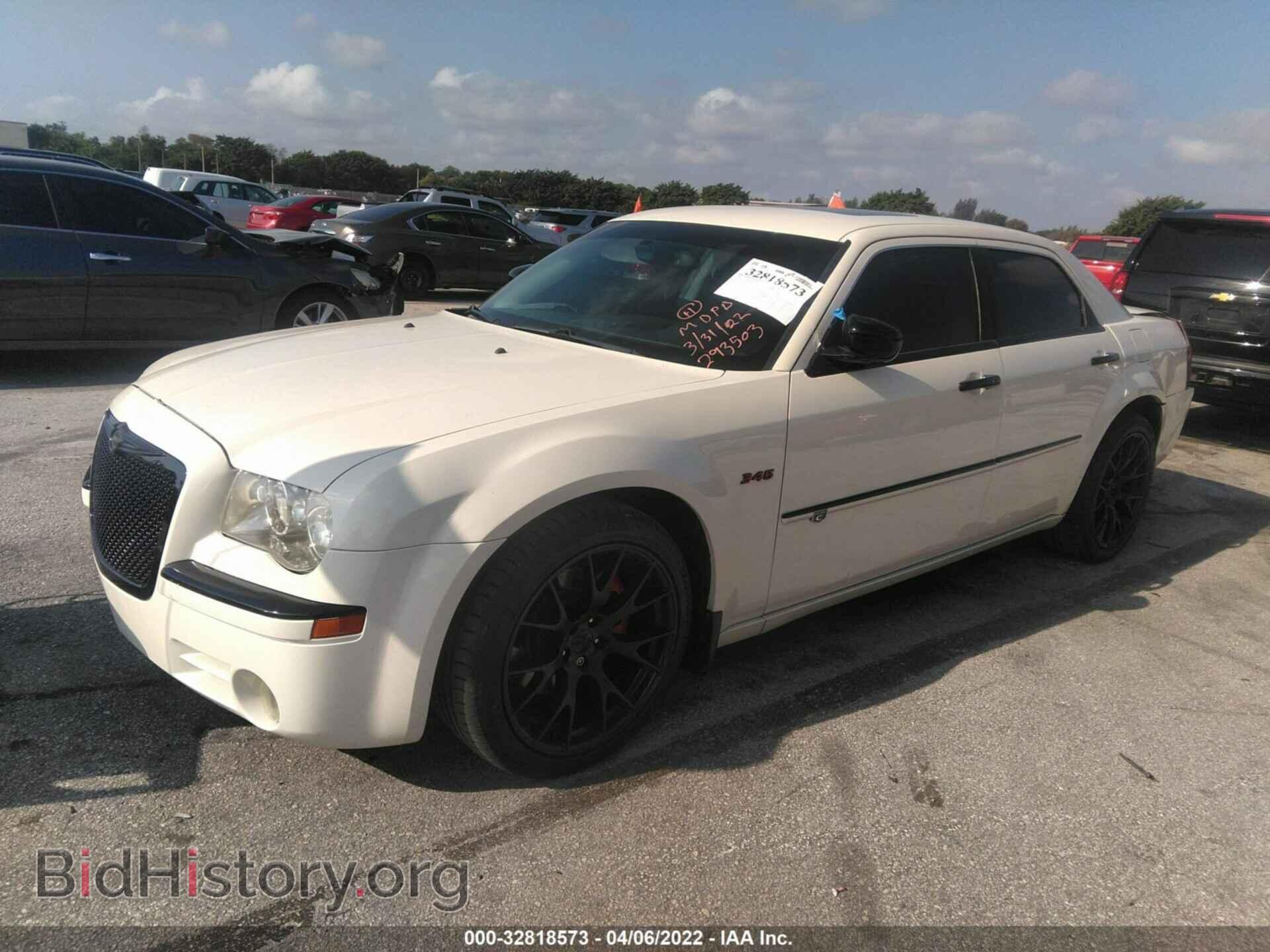 2010 CHRYSLER 300 - VIN: 2C3CA6CT4AH115737 - Фото 2