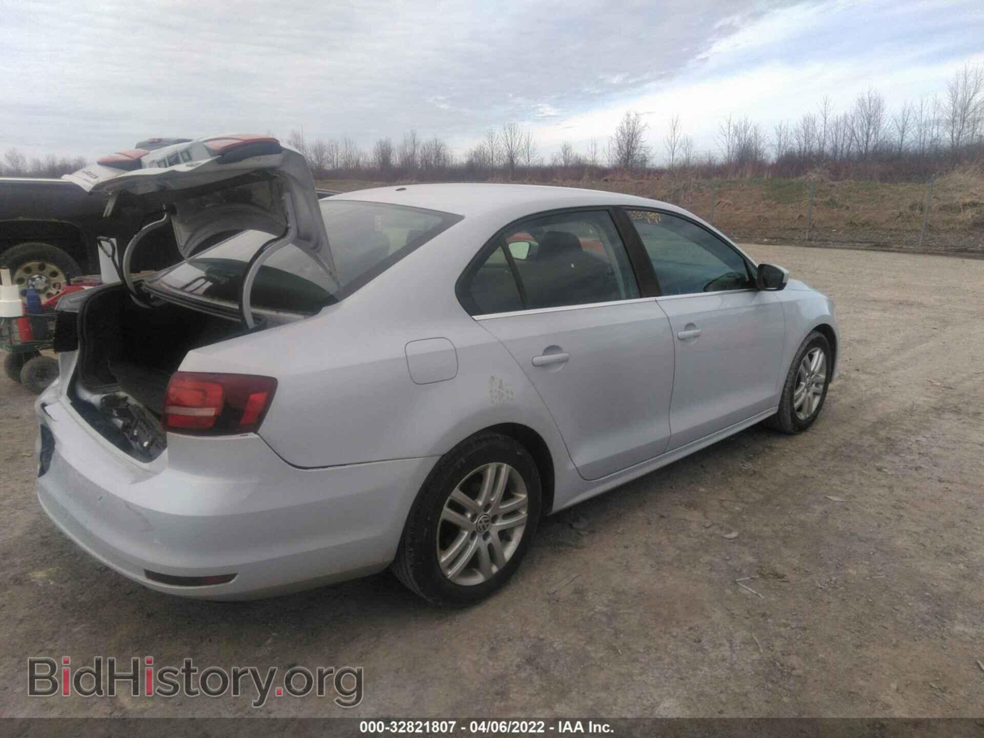 2017 VOLKSWAGEN JETTA - VIN: 3VW2B7AJ2HM381004 - Фото 4