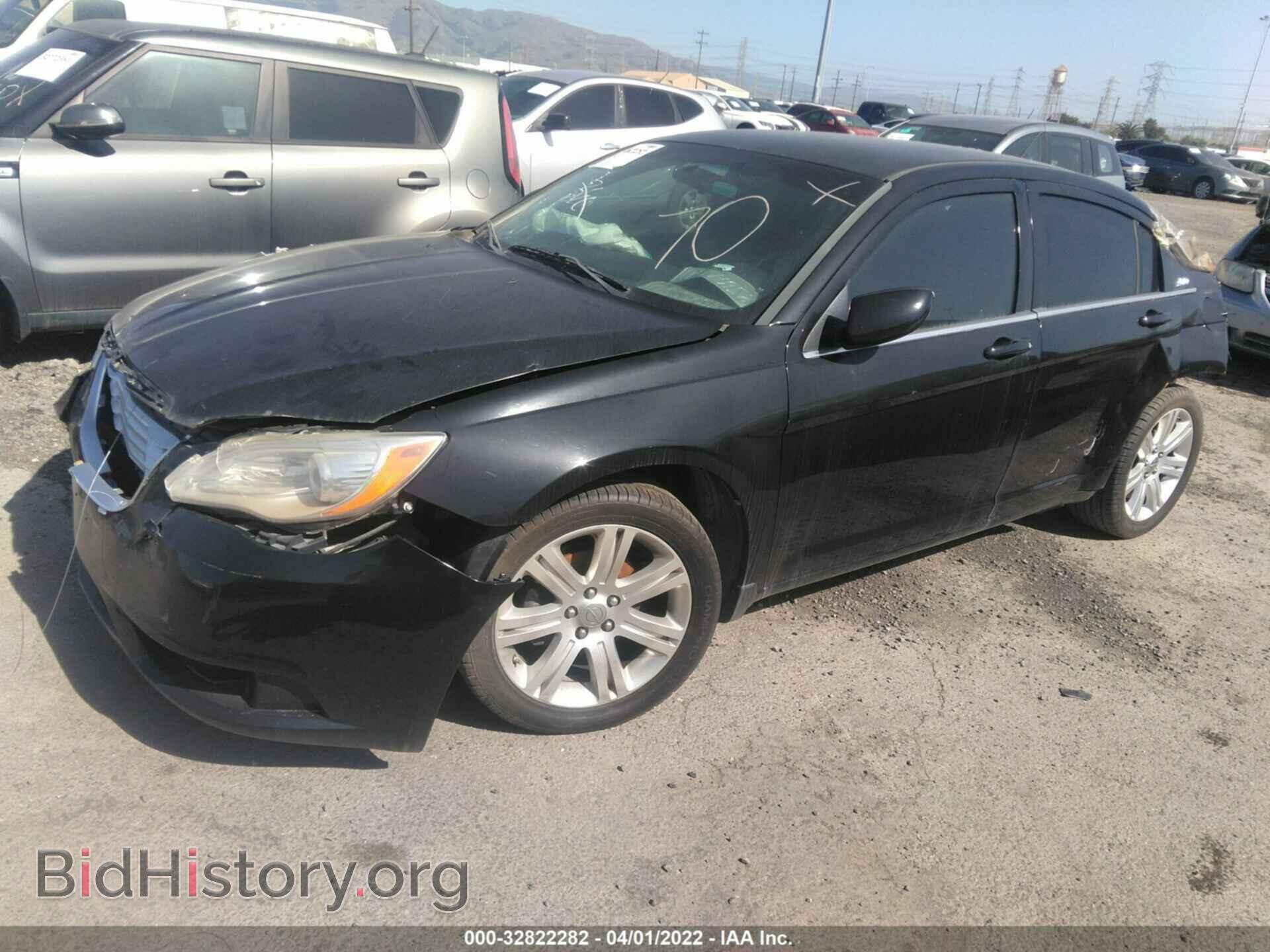 2013 CHRYSLER 200 - VIN: 1C3CCBAB7DN647802 - Фото 2