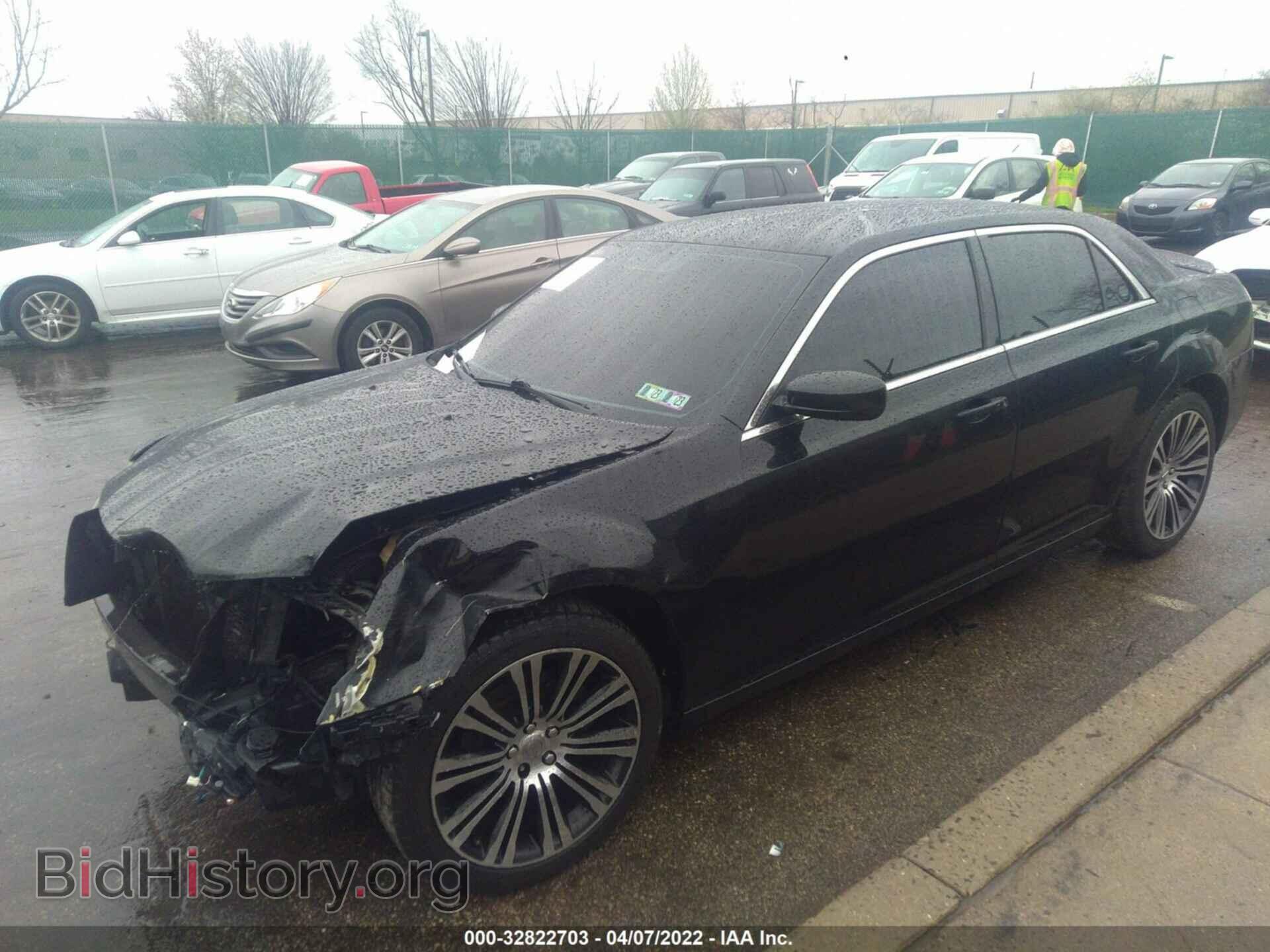 2014 CHRYSLER 300 - VIN: 2C3CCABG2EH103285 - Фото 2