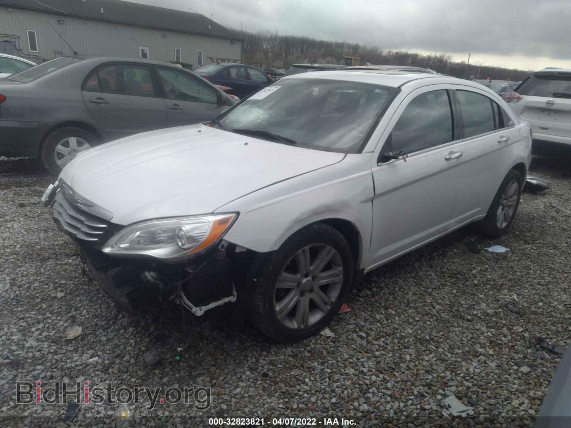 2011 CHRYSLER 200 - VIN: 1C3BC2FG4BN618884 - Фото 2