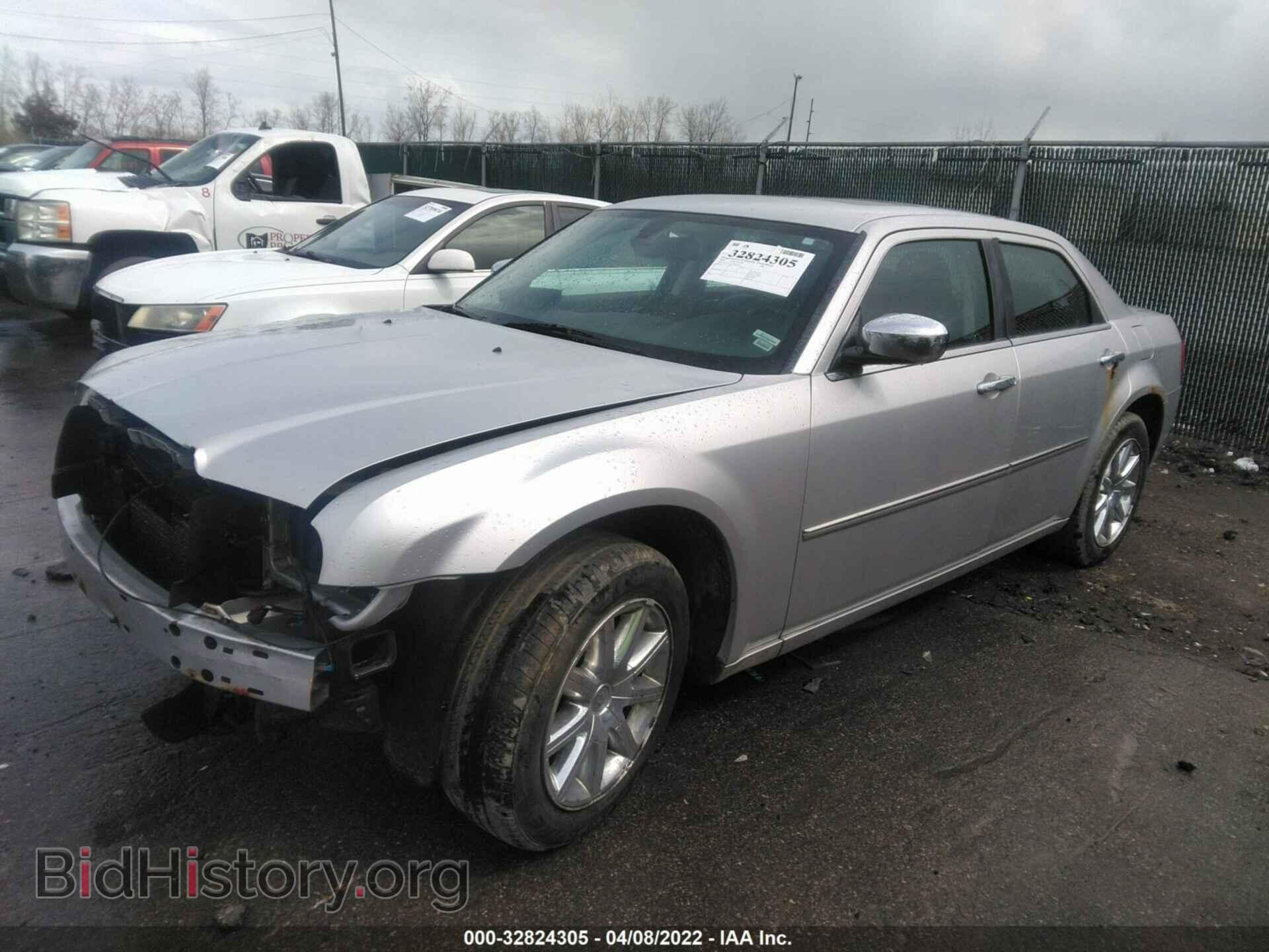 2009 CHRYSLER 300 - VIN: 2C3KA33V49H642345 - Фото 2