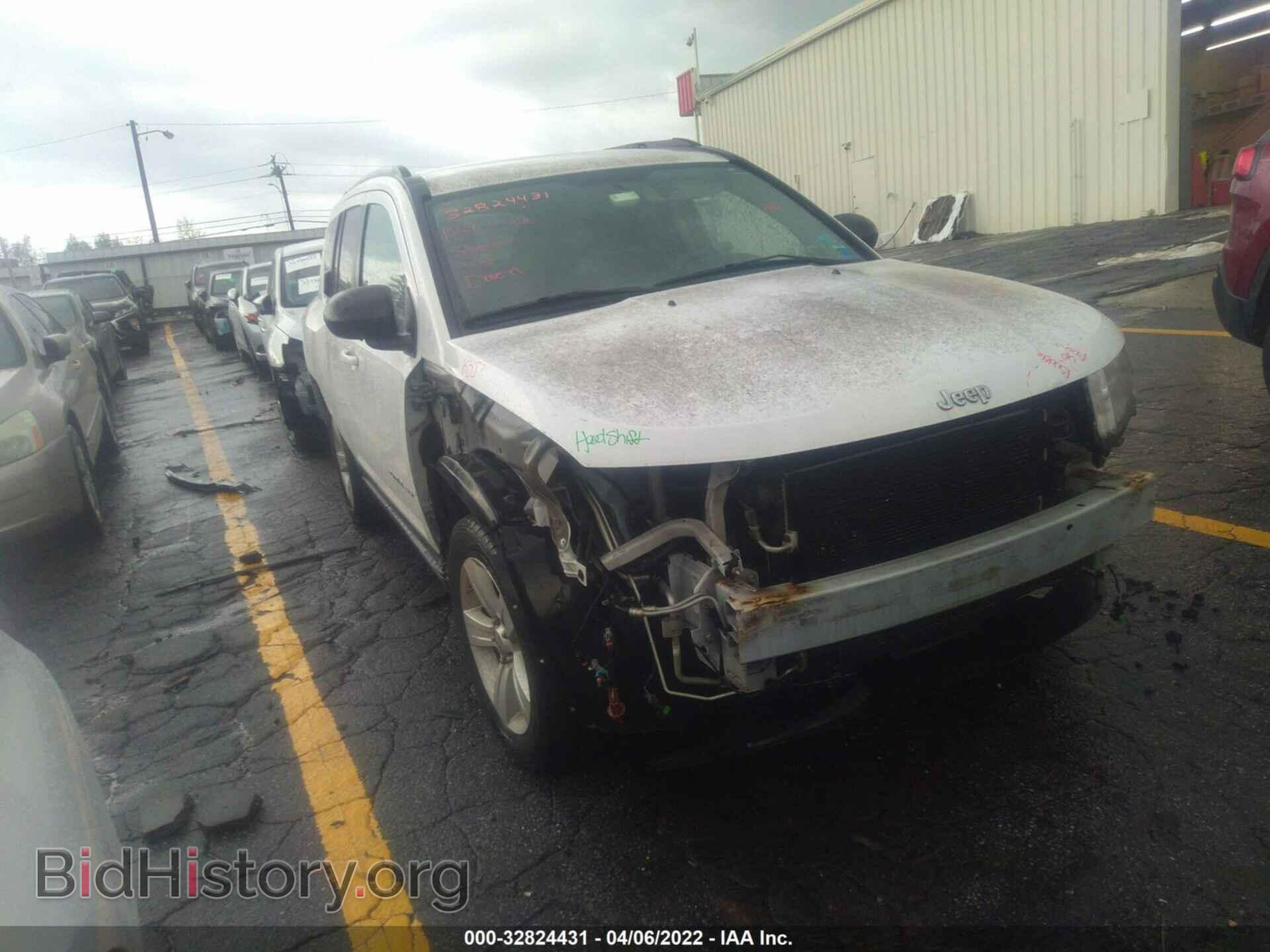 Photo 1J4NT1FB9BD299134 - JEEP COMPASS 2011
