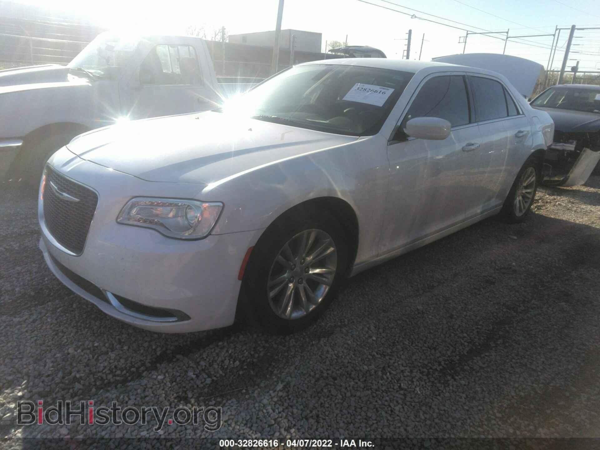 2017 CHRYSLER 300 - VIN: 2C3CCAAG2HH506155 - Фото 2