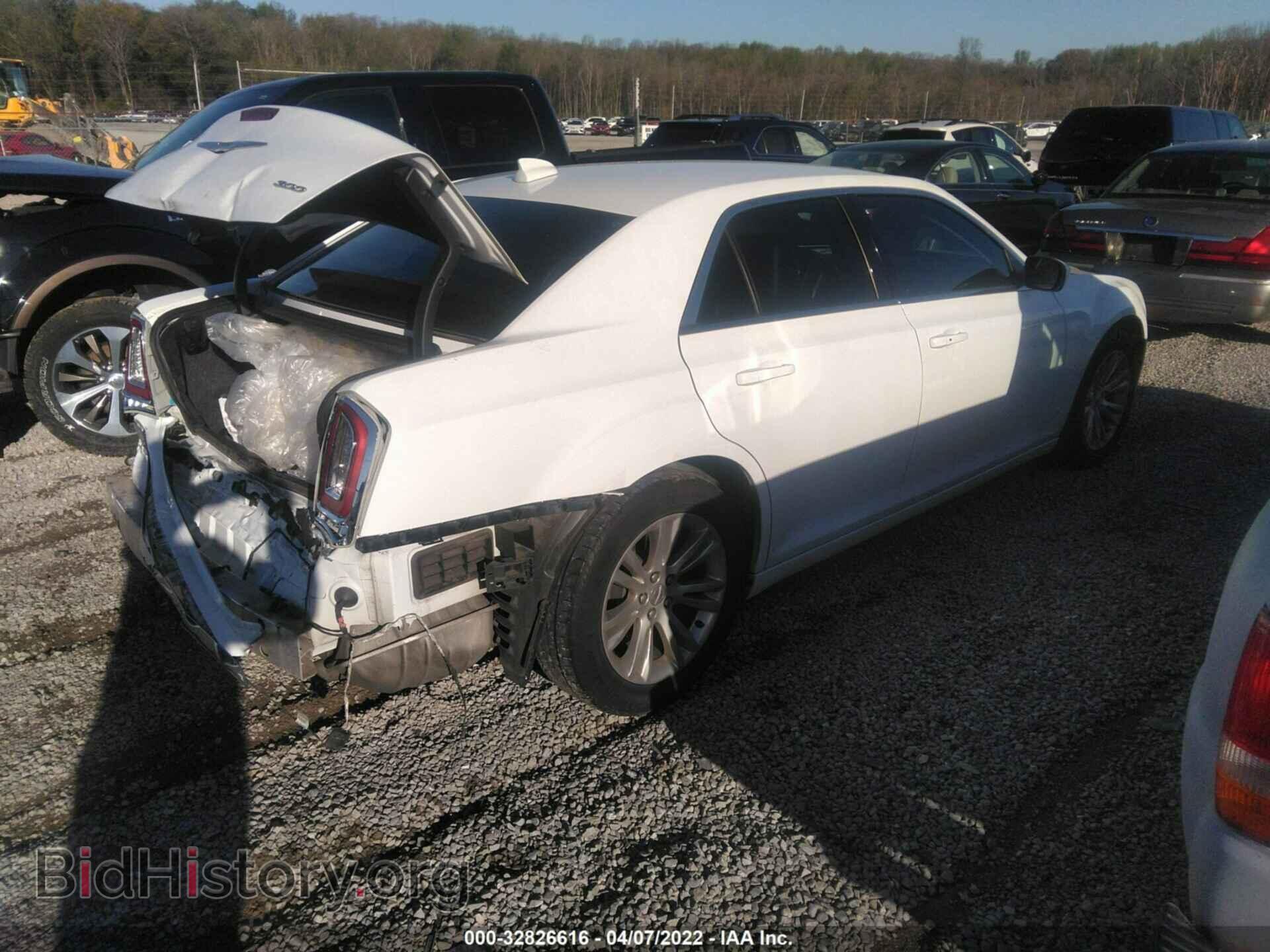 2017 CHRYSLER 300 - VIN: 2C3CCAAG2HH506155 - Фото 4