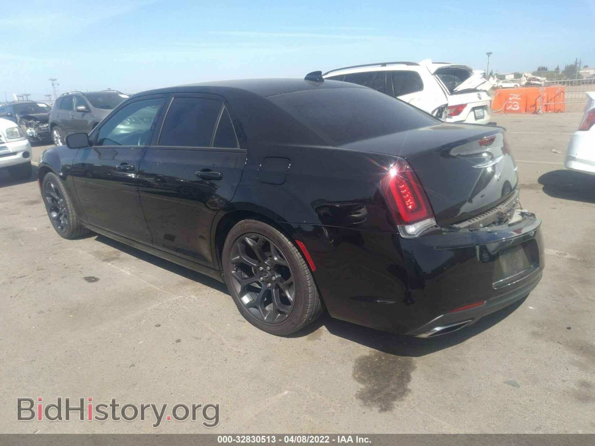 2019 CHRYSLER 300 - VIN: 2C3CCABG8KH601079 - Фото 3