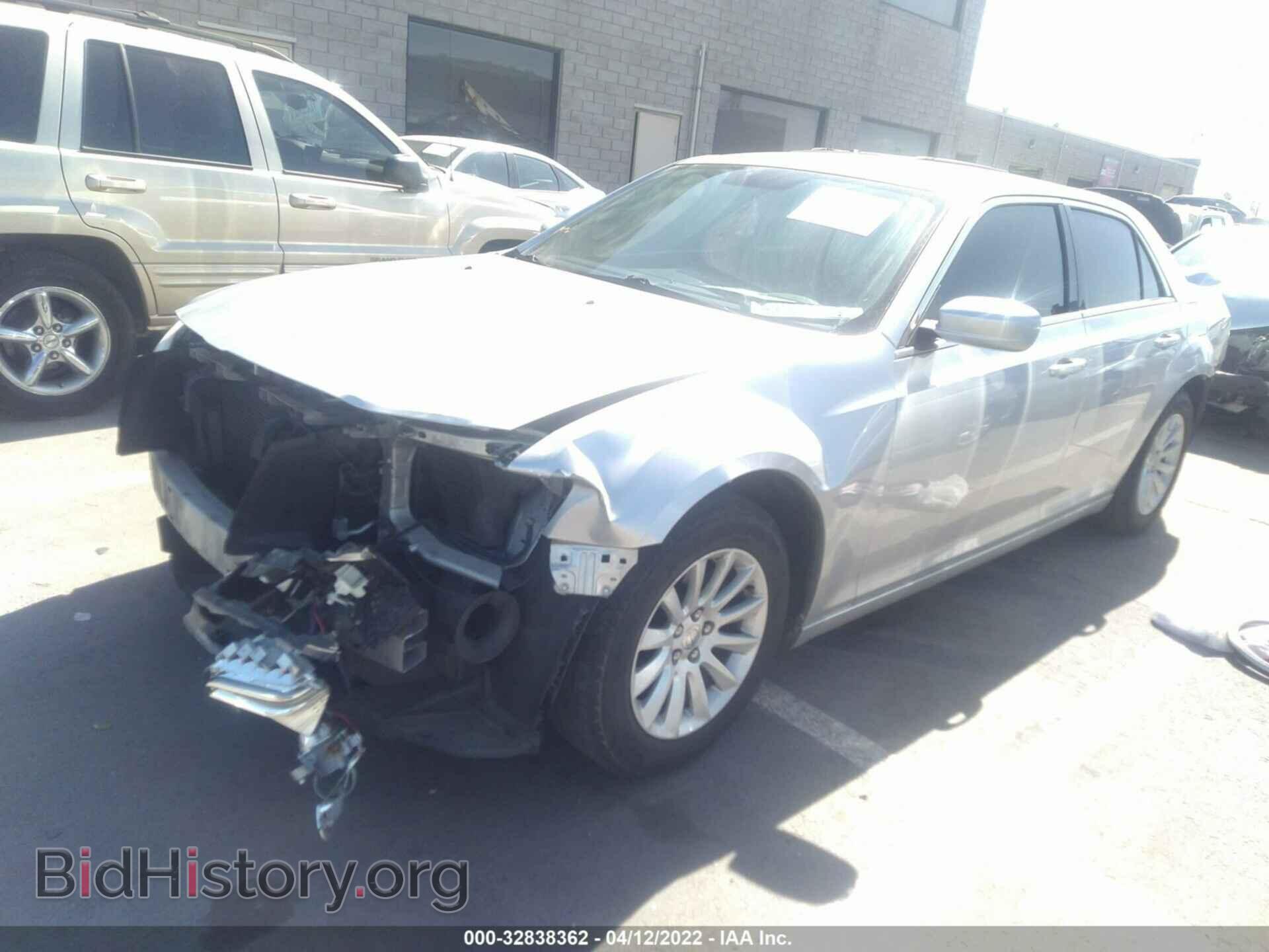 2012 CHRYSLER 300 - VIN: 2C3CCAAG8CH142350 - Фото 2