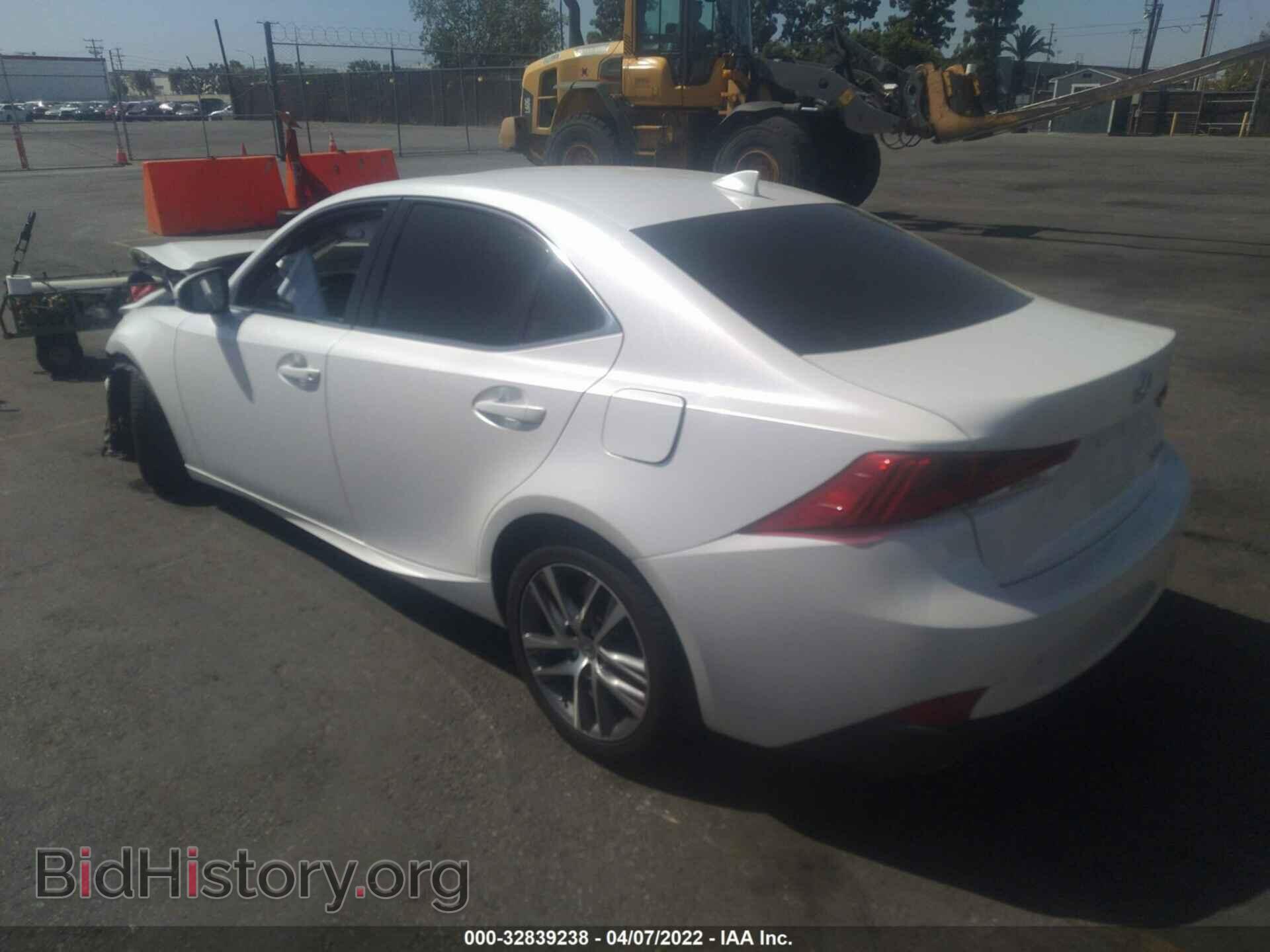 2018 LEXUS IS - VIN: JTHBA1D21J5077048 - Фото 3