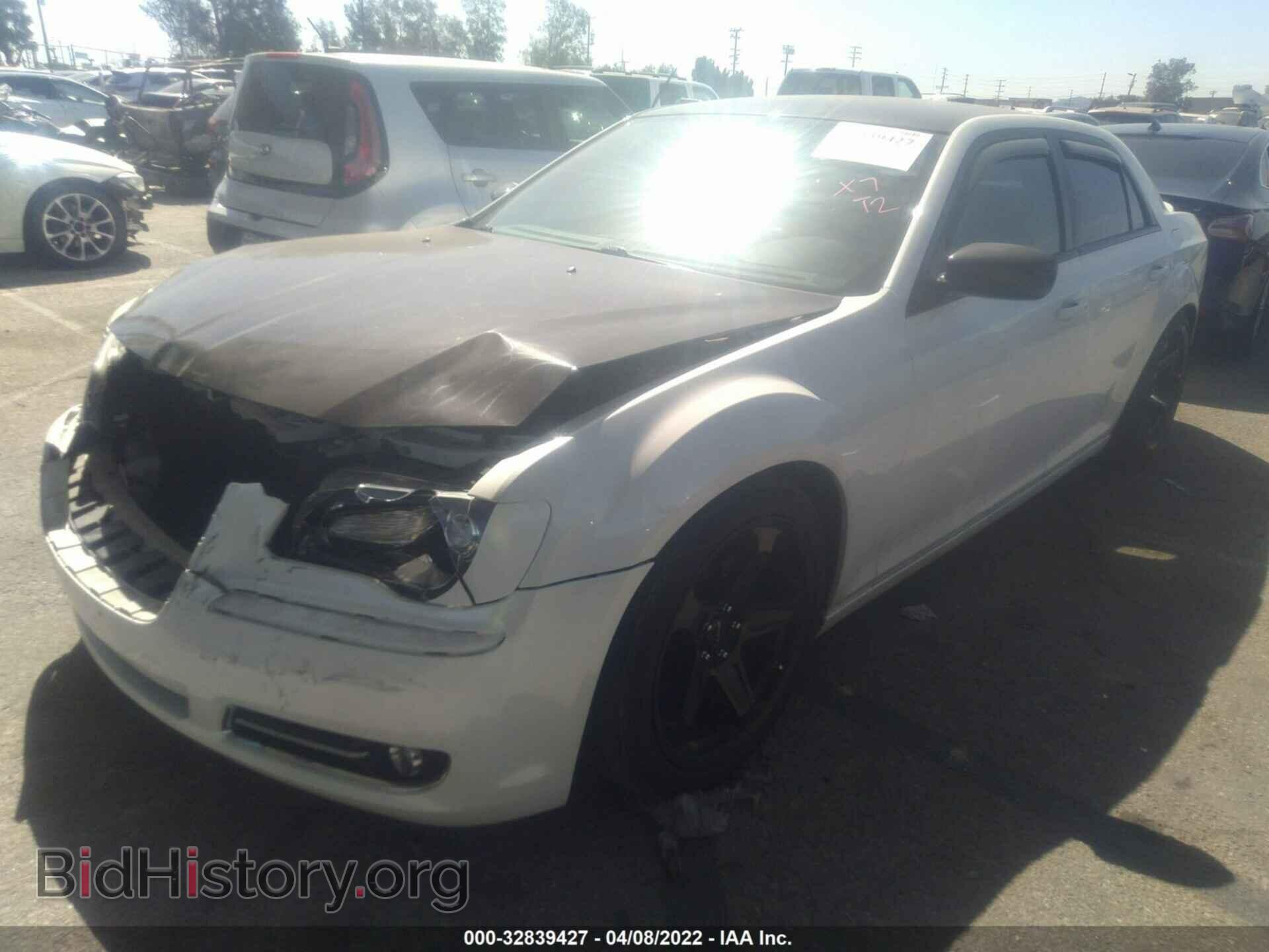 2014 CHRYSLER 300 - VIN: 2C3CCABG6EH135981 - Фото 2