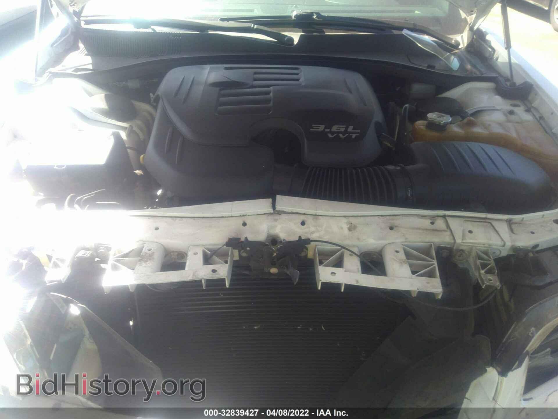 2014 CHRYSLER 300 - VIN: 2C3CCABG6EH135981 - Фото 10