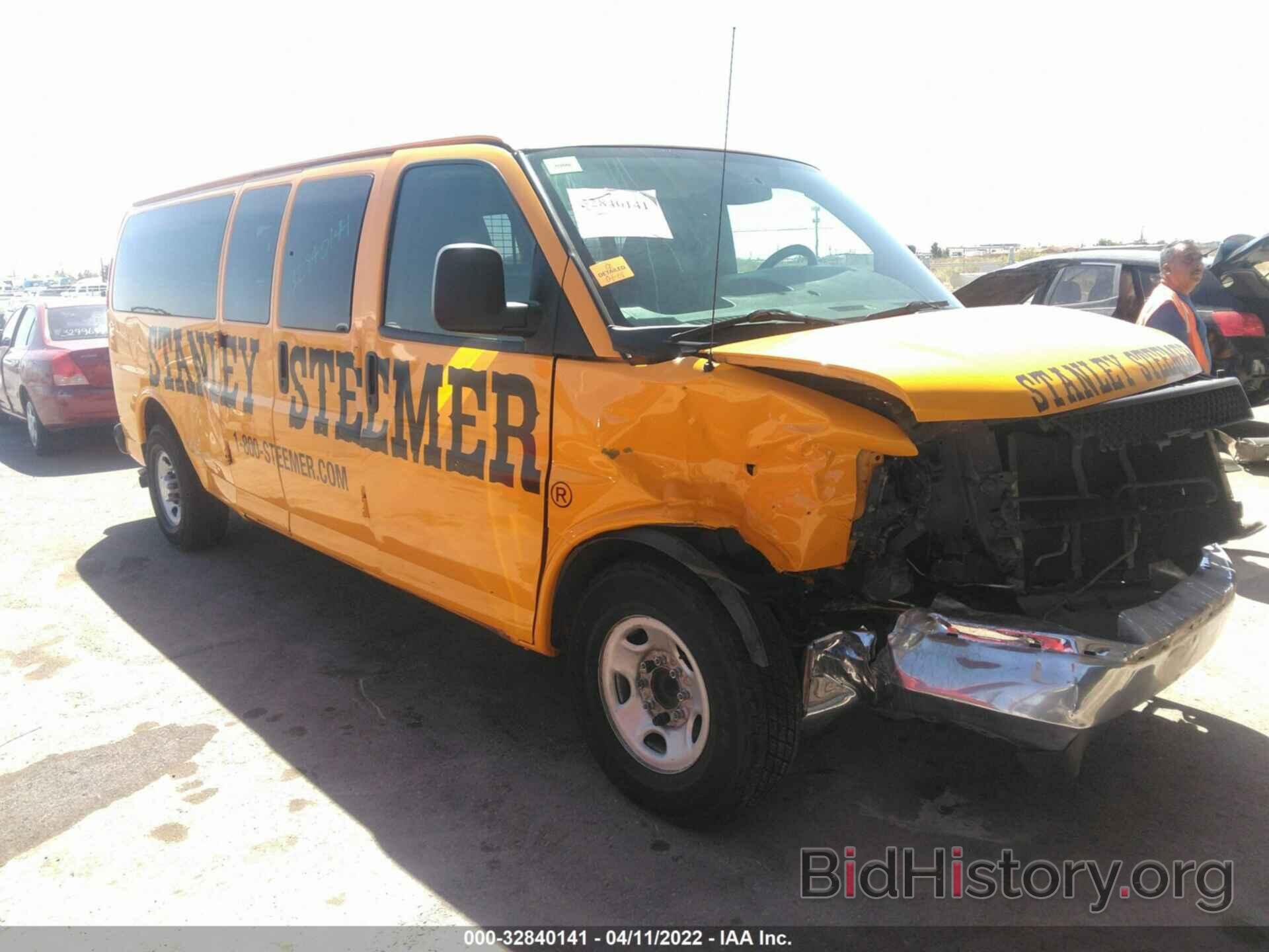 Photo 1GCWGGCA6B1184117 - CHEVROLET EXPRESS CARGO VAN 2011