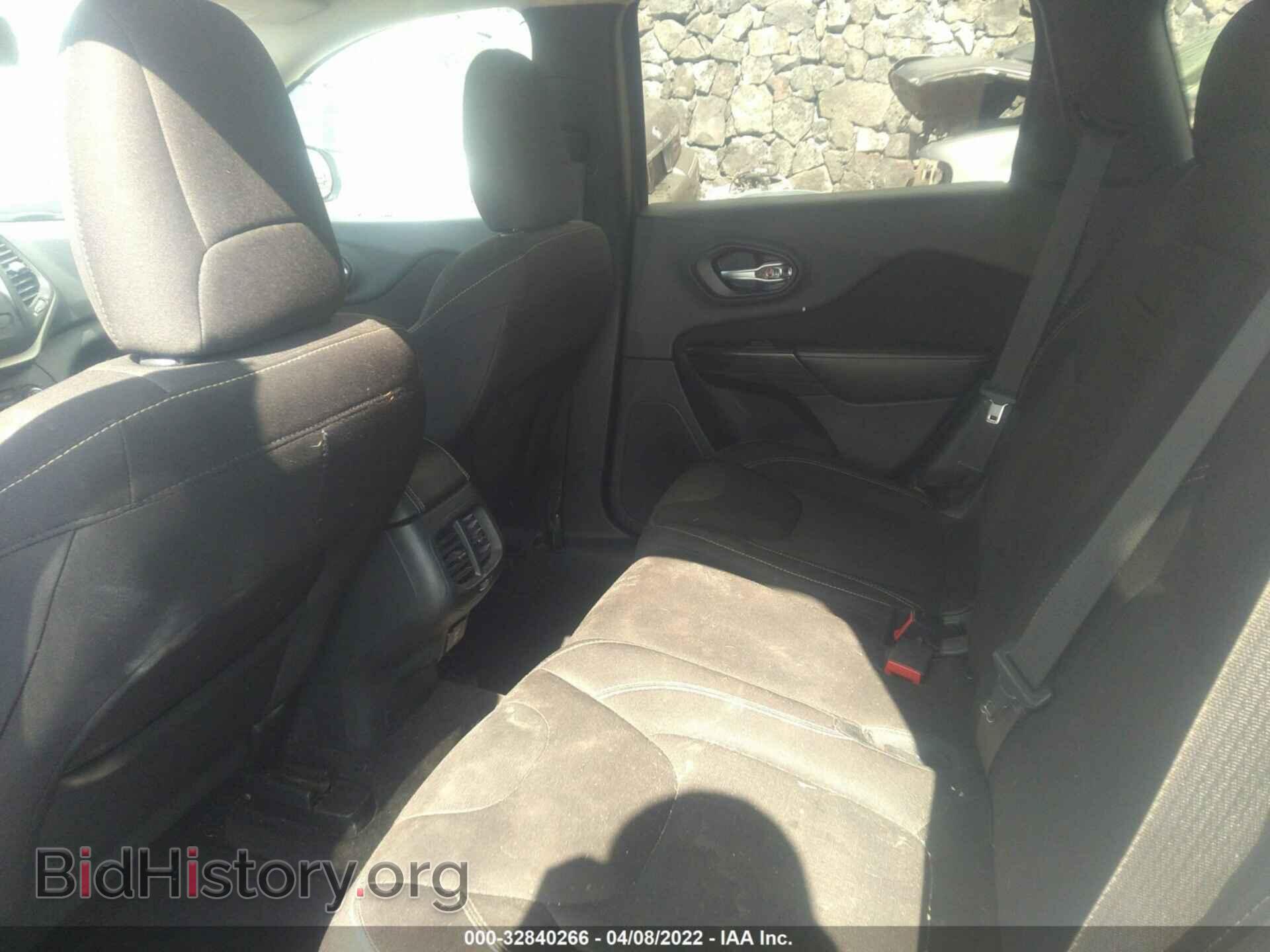 2016 JEEP CHEROKEE - VIN: 1C4PJLCB6GW200575 - Фото 8