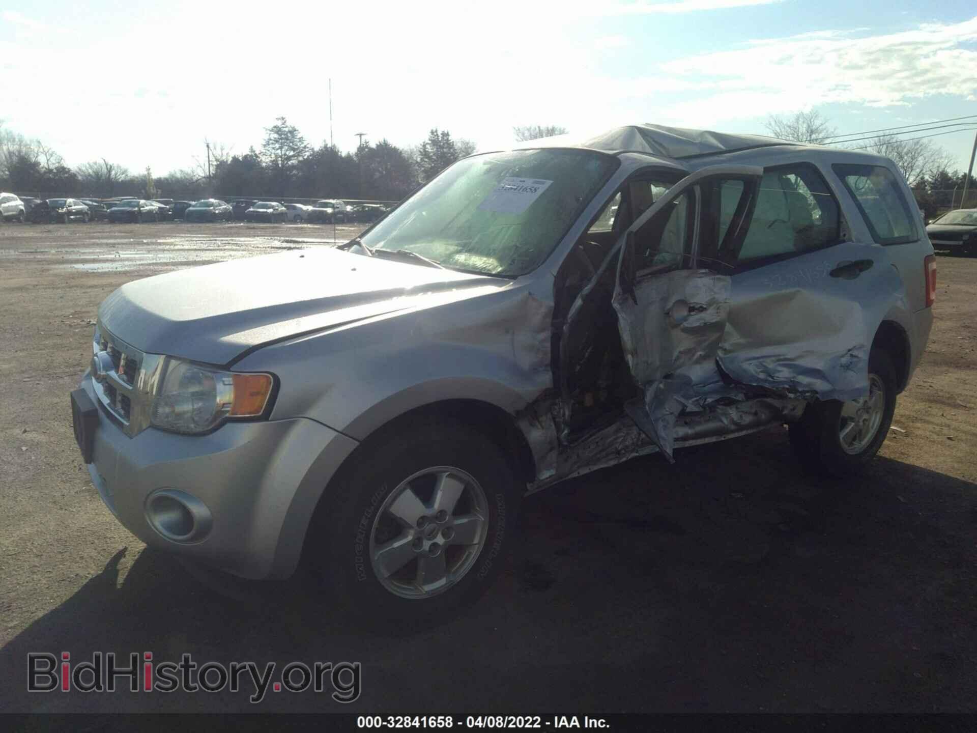 2011 FORD ESCAPE - VIN: 1FMCU0C71BKC09079 - Фото 2