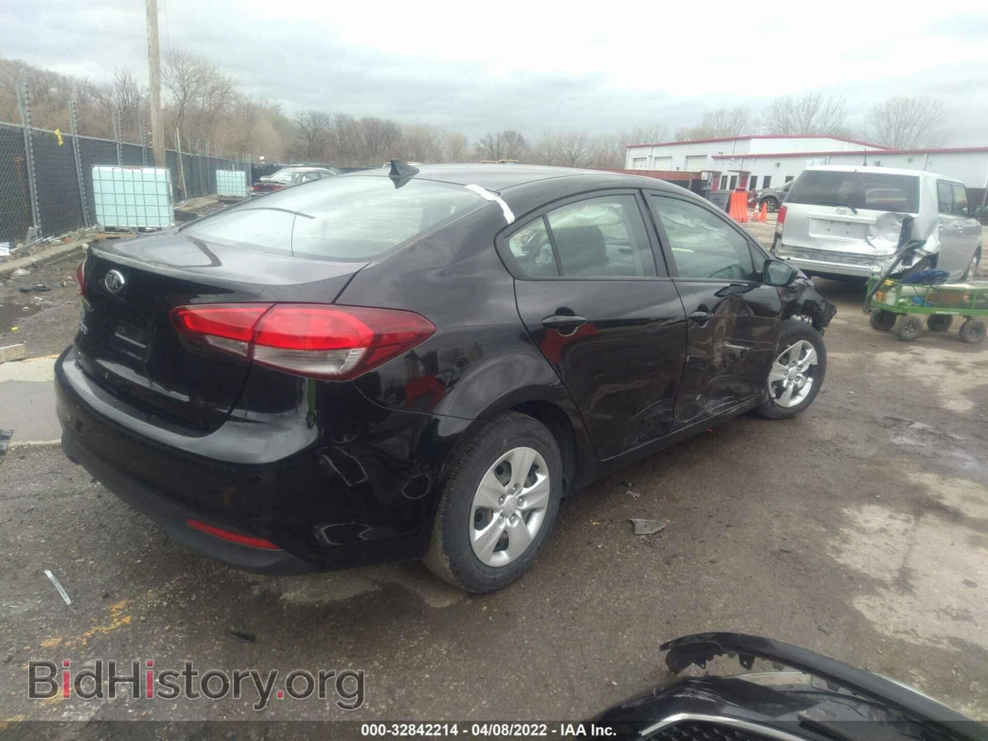 2017 KIA FORTE - VIN: 3KPFK4A74HE085399 - Photo 4