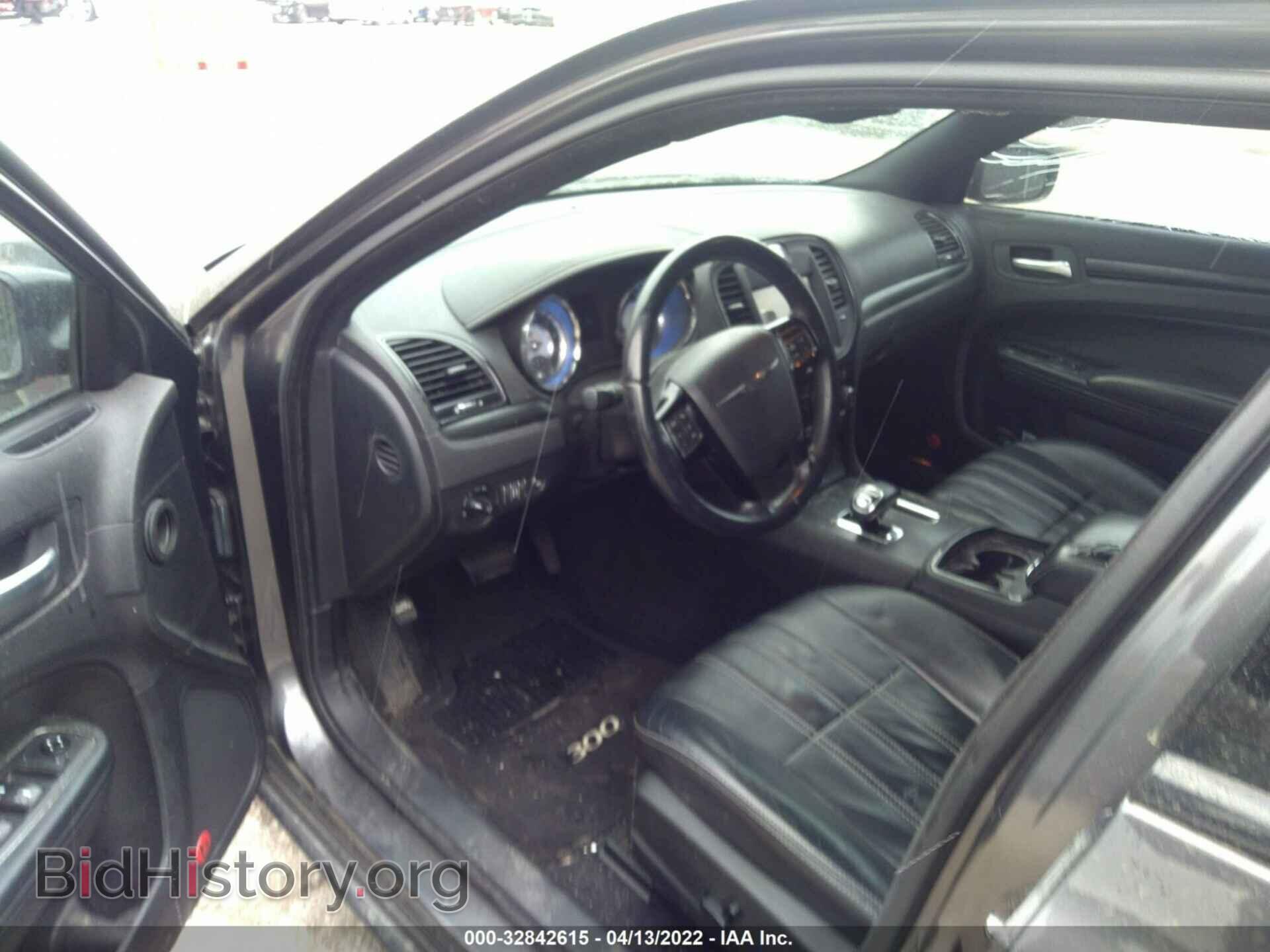 2014 CHRYSLER 300 - VIN: 2C3CCABG3EH228571 - Фото 5