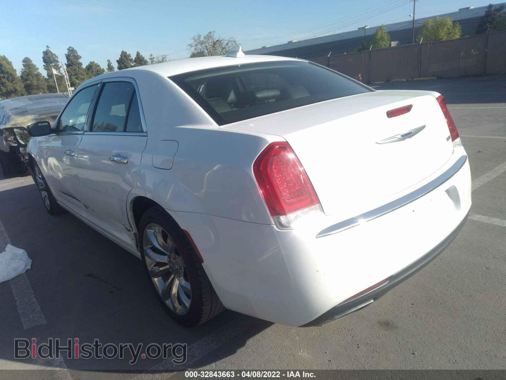 2019 CHRYSLER 300 - VIN: 2C3CCAEG0KH631351 - Фото 3