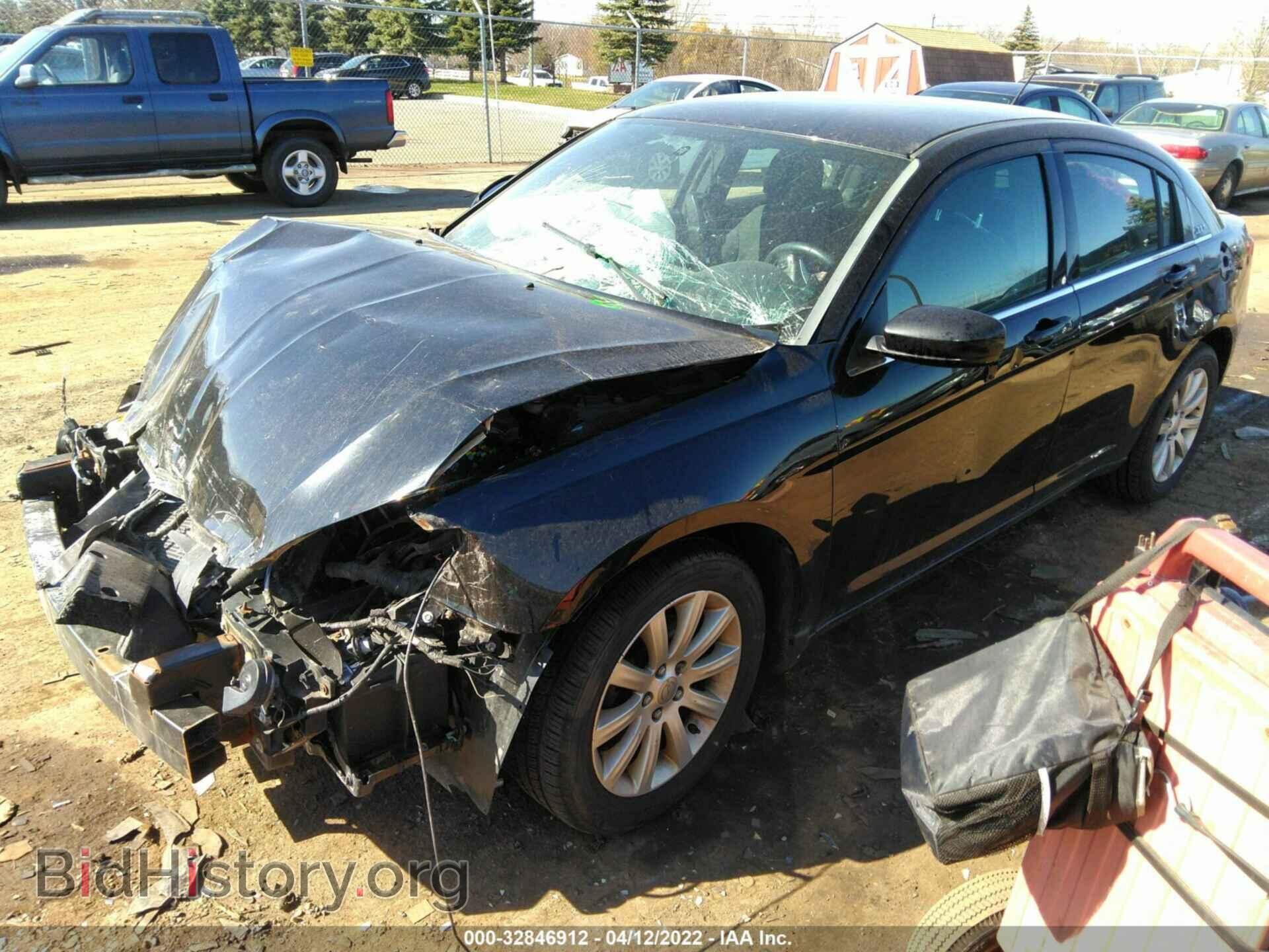 2012 CHRYSLER 200 - VIN: 1C3CCBBB3CN176745 - Фото 2