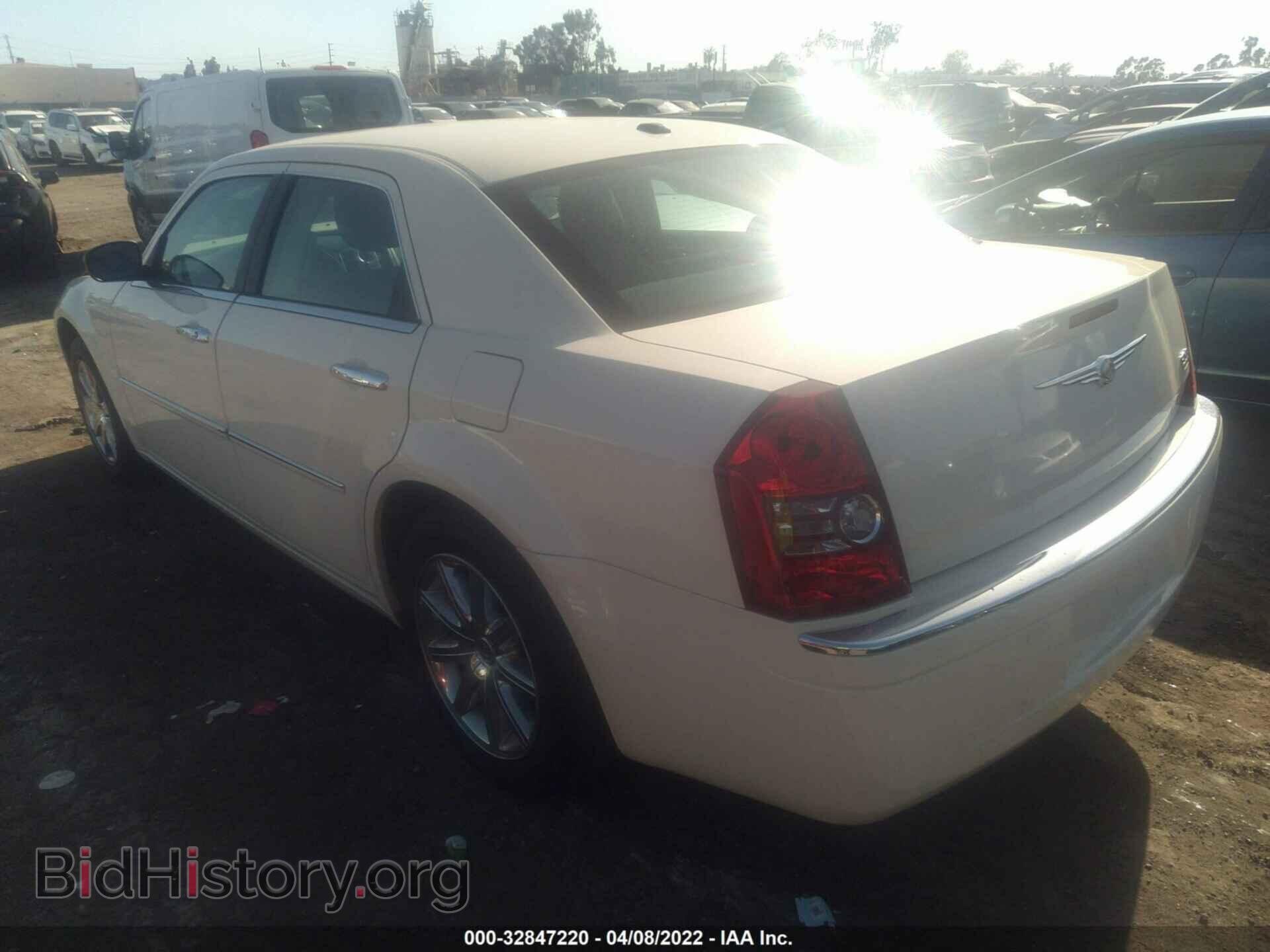 2010 CHRYSLER 300 - VIN: 2C3CA3CV7AH209627 - Фото 3