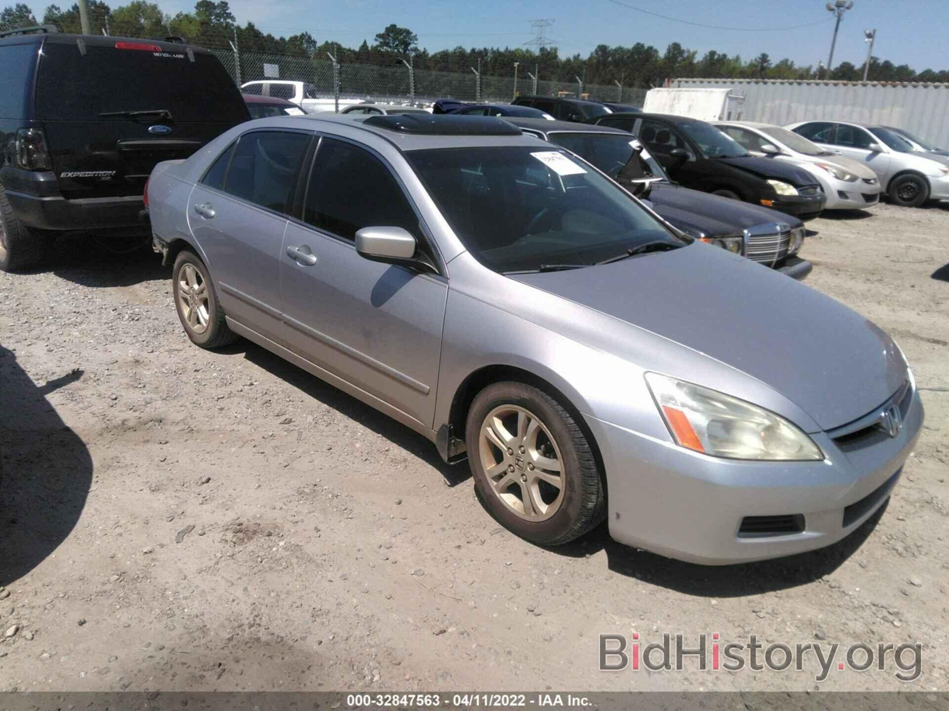 Photo 1HGCM56896A079572 - HONDA ACCORD SDN 2006