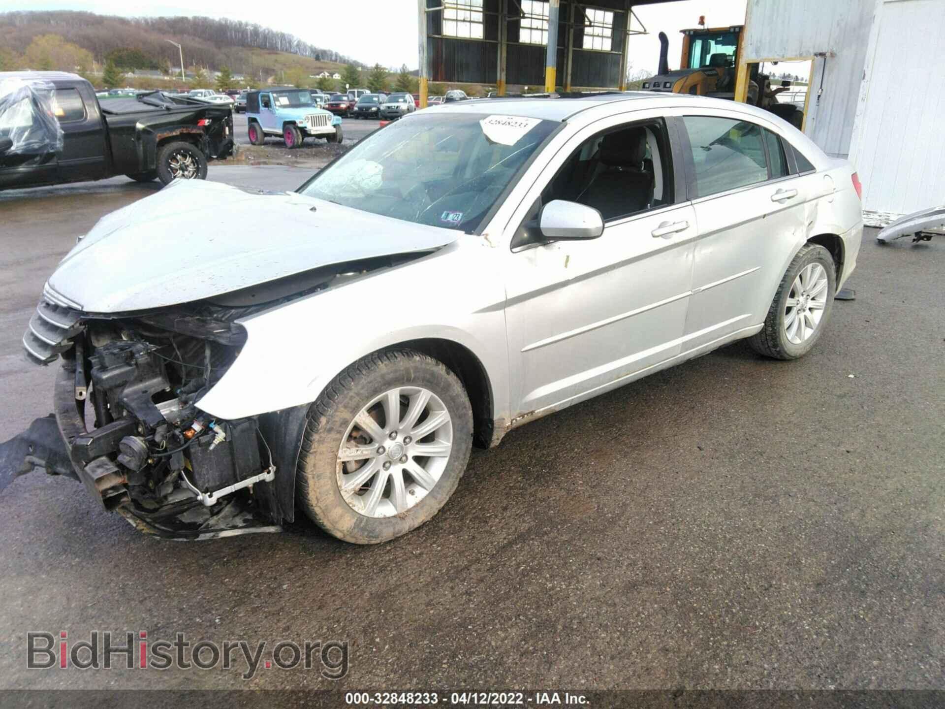 2010 CHRYSLER SEBRING - VIN: 1C3CC5FD6AN197101 - Фото 2