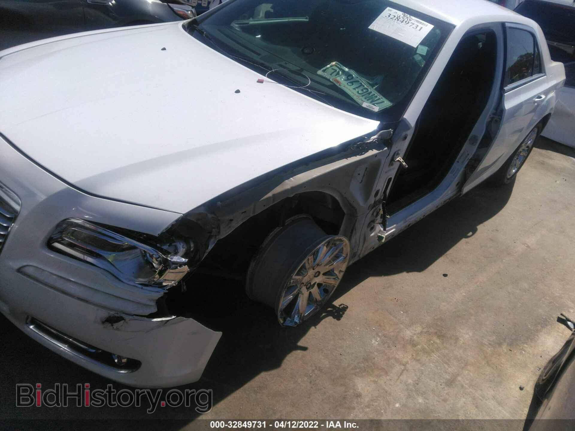 2013 CHRYSLER 300 - VIN: 2C3CCAAG6DH588613 - Фото 2