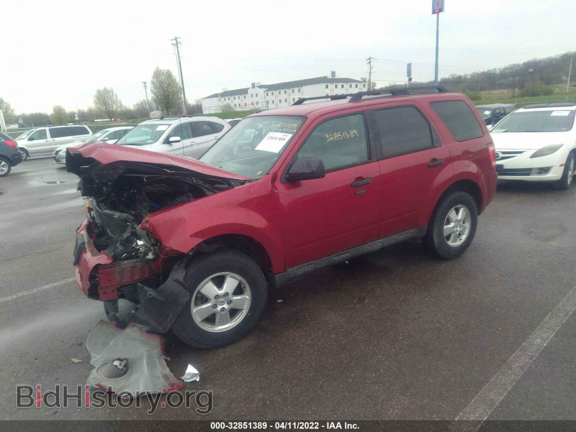 2011 FORD ESCAPE - VIN: 1FMCU0DG8BKB72675 - Фото 2