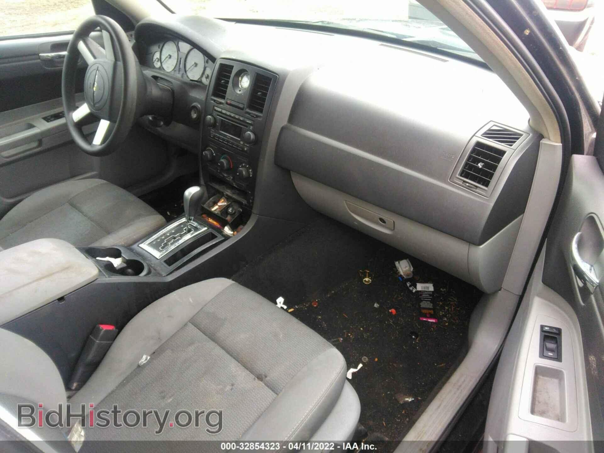 2006 CHRYSLER 300 - VIN: 2C3KA43R46H490670 - Фото 5