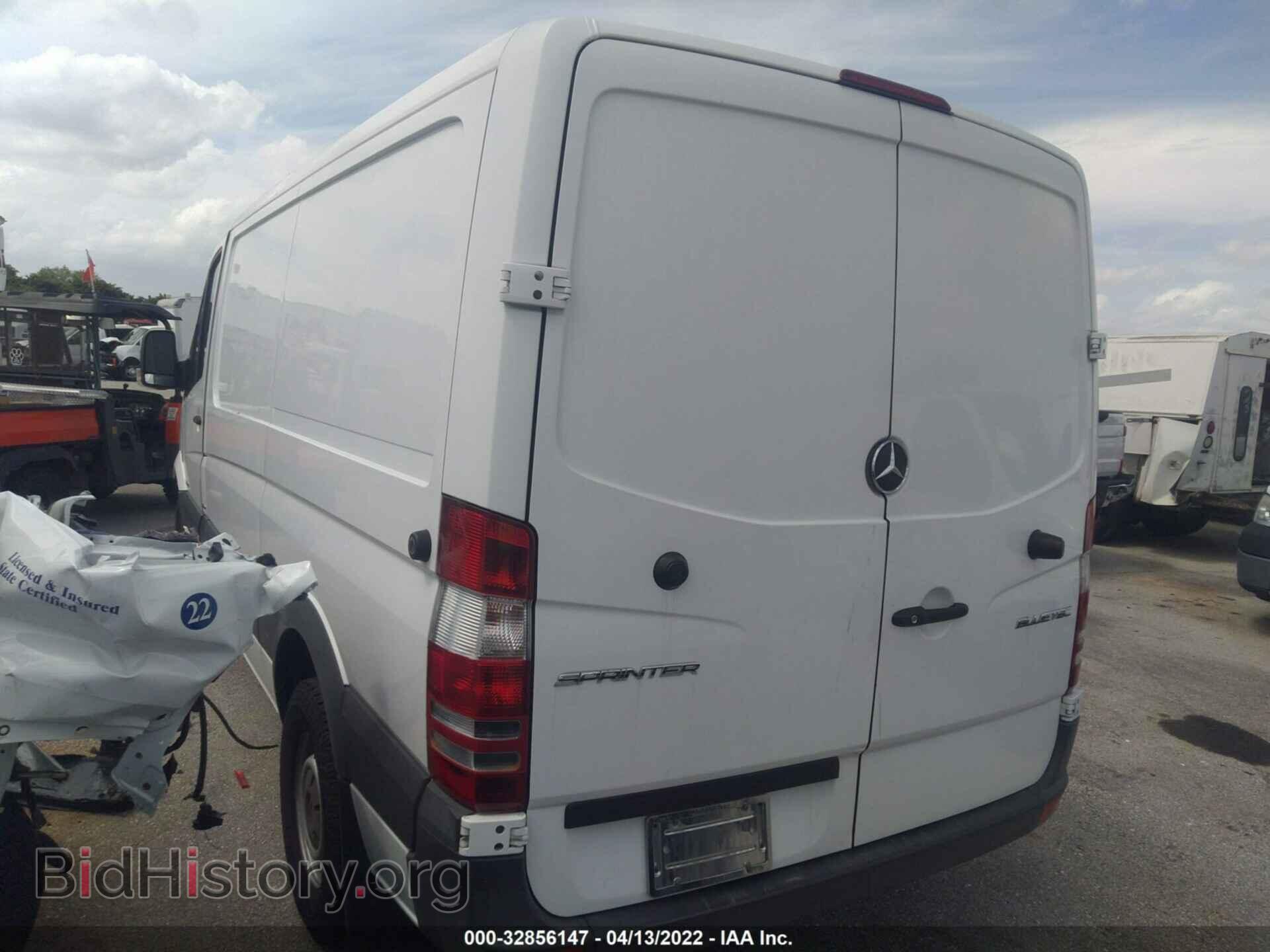 2014 MERCEDES BENZ SPRINTER CARGO VANS - VIN: WD3PE7DC0E5833623 - Фото 3