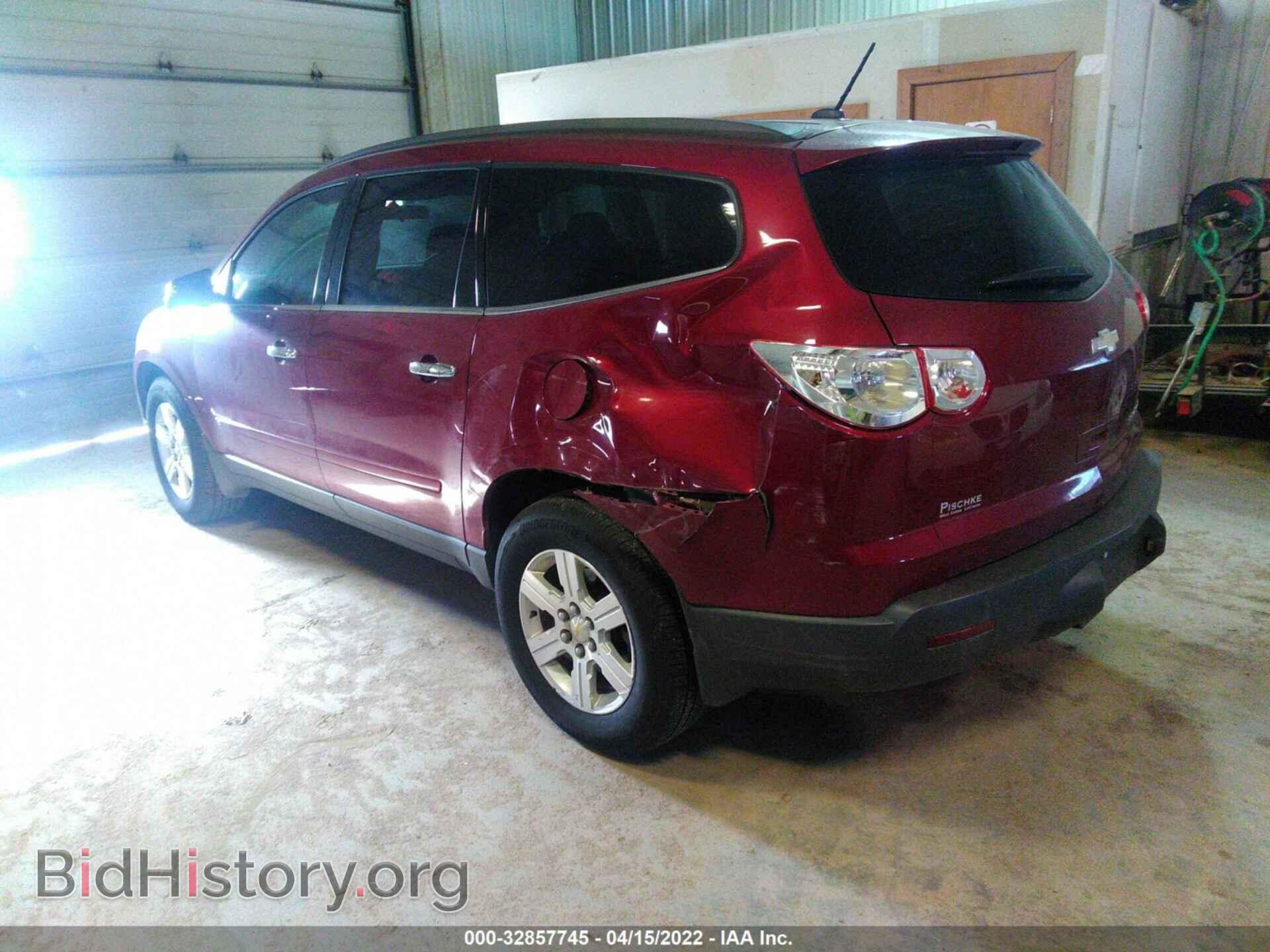 2010 CHEVROLET TRAVERSE - VIN: 1GNLVFED2AS118366 - Фото 3