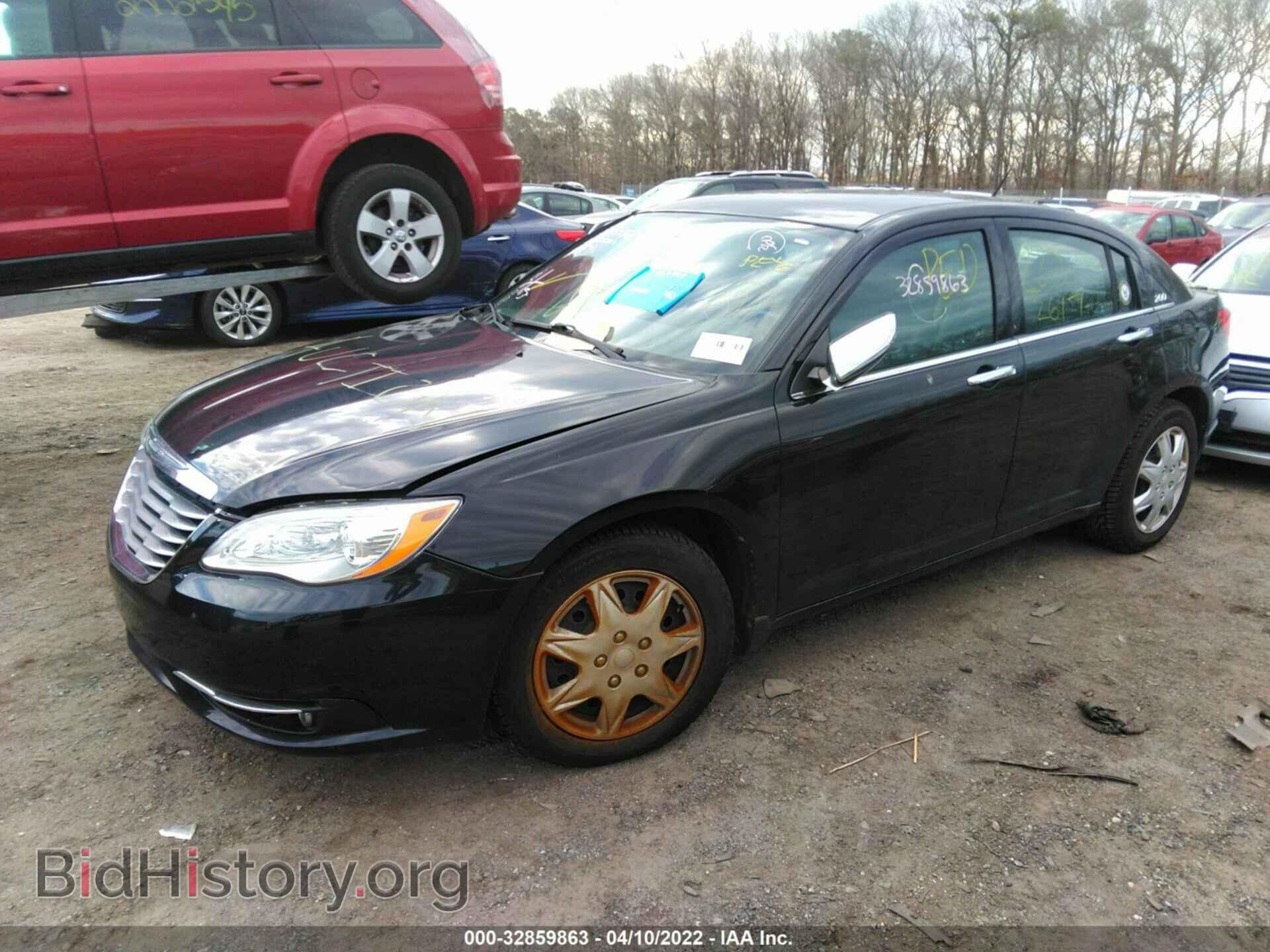 2011 CHRYSLER 200 - VIN: 1C3BC2FG3BN582668 - Фото 2
