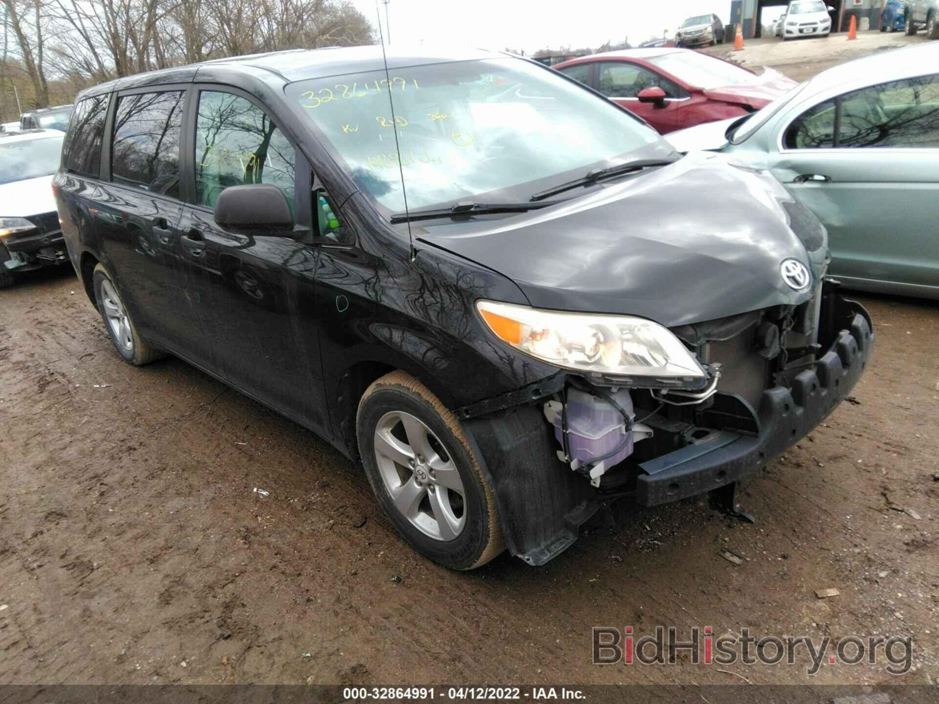 Photo 5TDZK3DC1BS123670 - TOYOTA SIENNA 2011