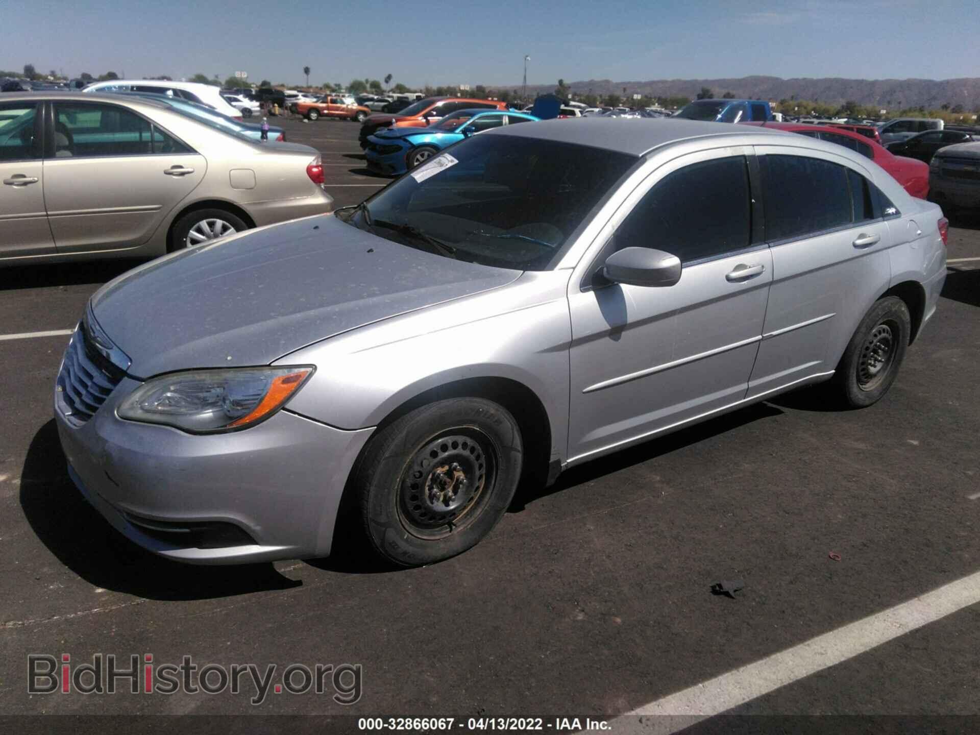 2012 CHRYSLER 200 - VIN: 1C3CCBAB8CN212768 - Фото 2