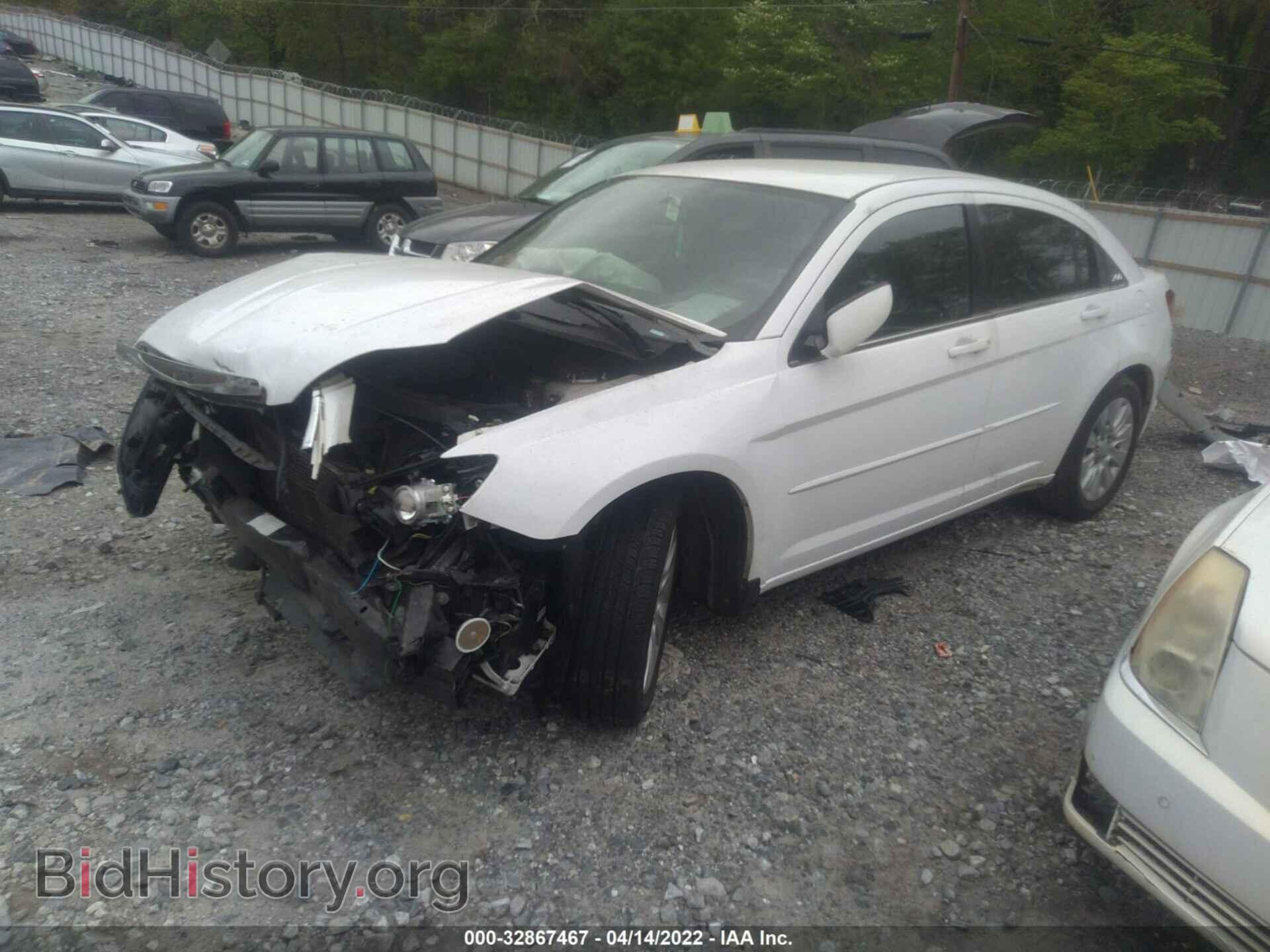 2011 CHRYSLER 200 - VIN: 1C3BC4FB6BN550703 - Фото 2