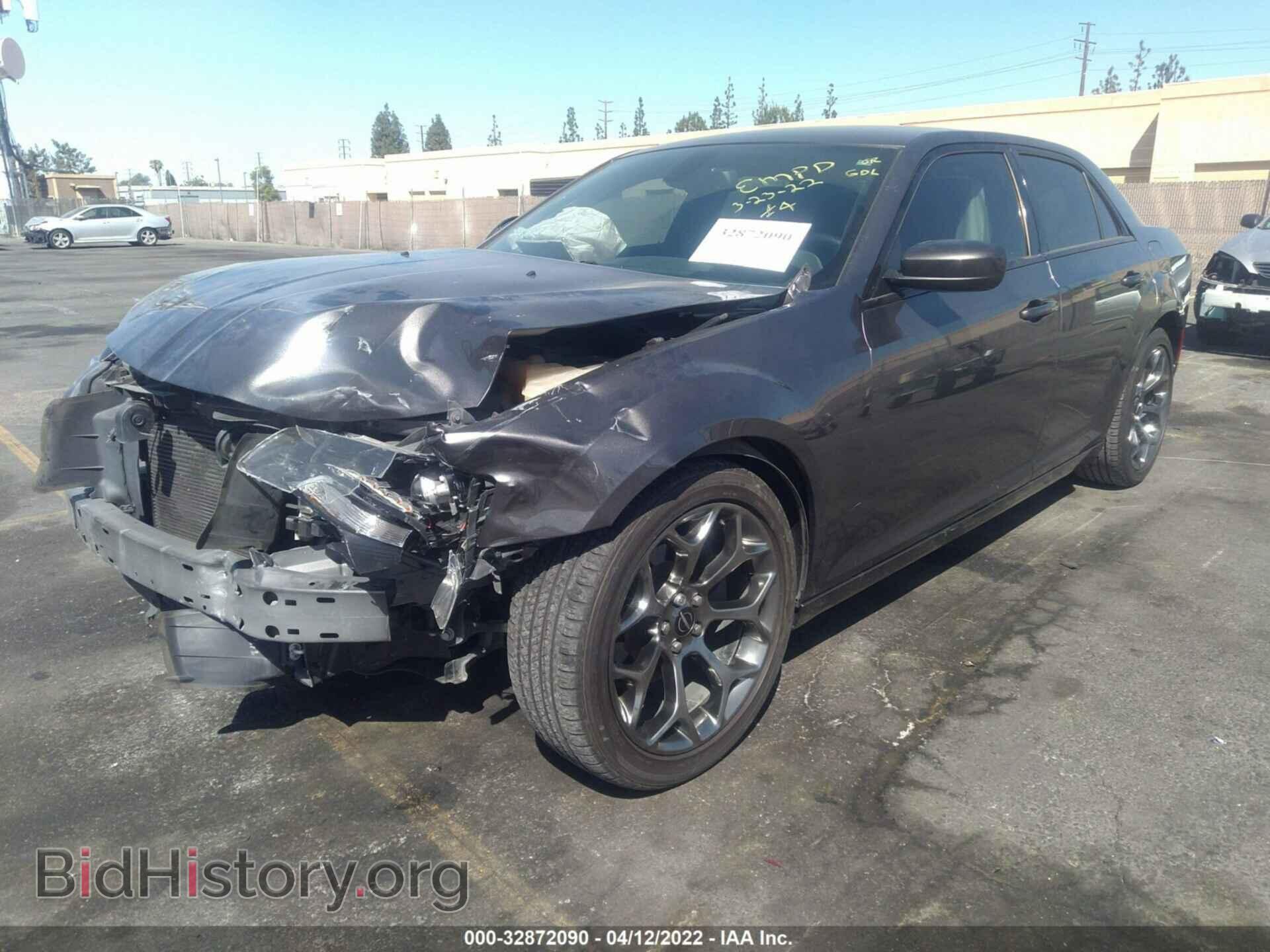2016 CHRYSLER 300 - VIN: 2C3CCABG4GH334532 - Фото 2