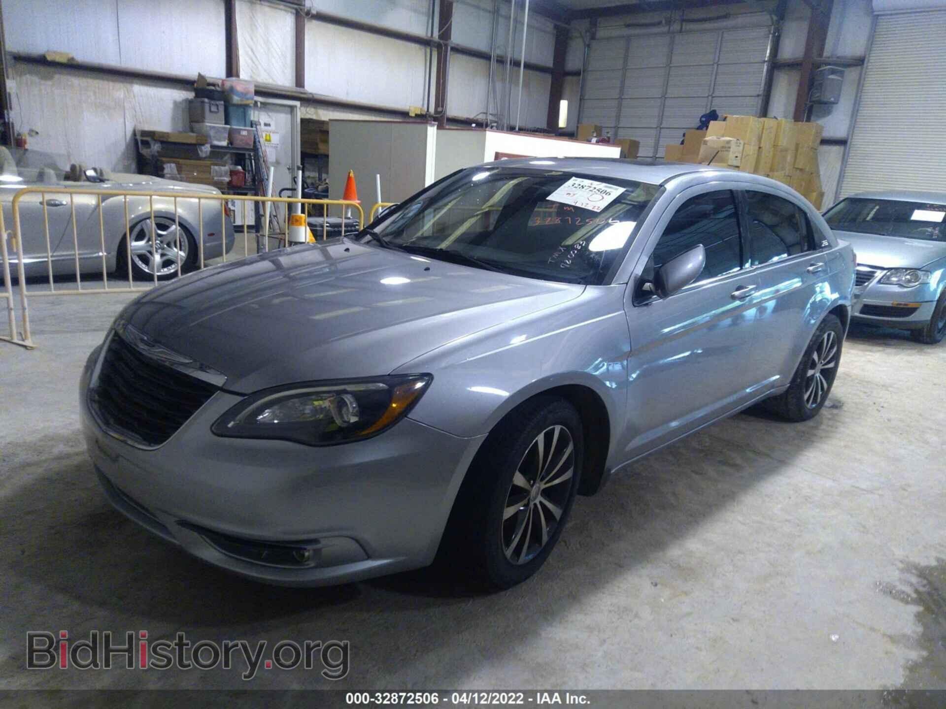 2013 CHRYSLER 200 - VIN: 1C3CCBBG2DN720083 - Фото 2