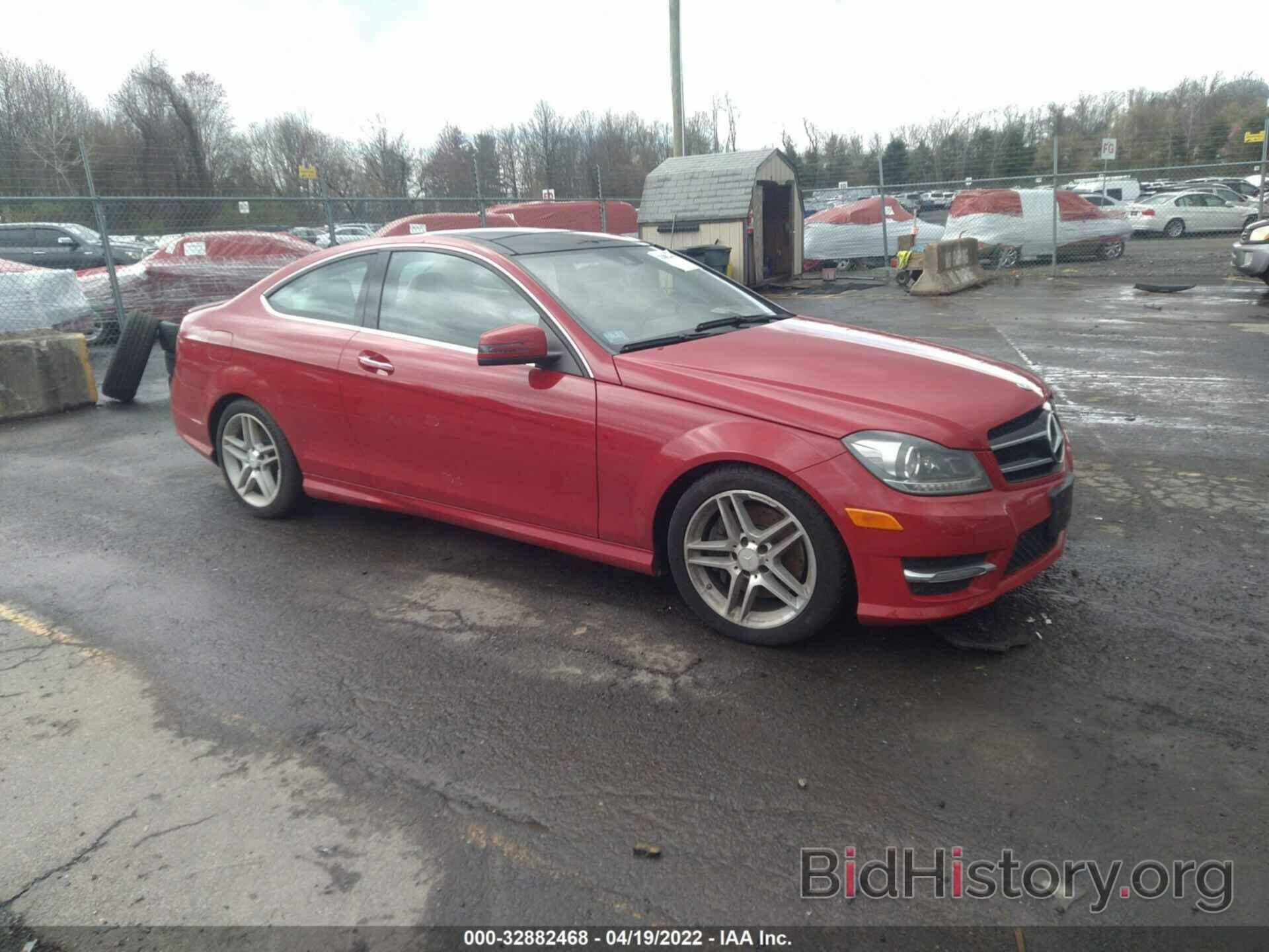 Photo WDDGJ8JB1DG048443 - MERCEDES-BENZ C-CLASS 2013