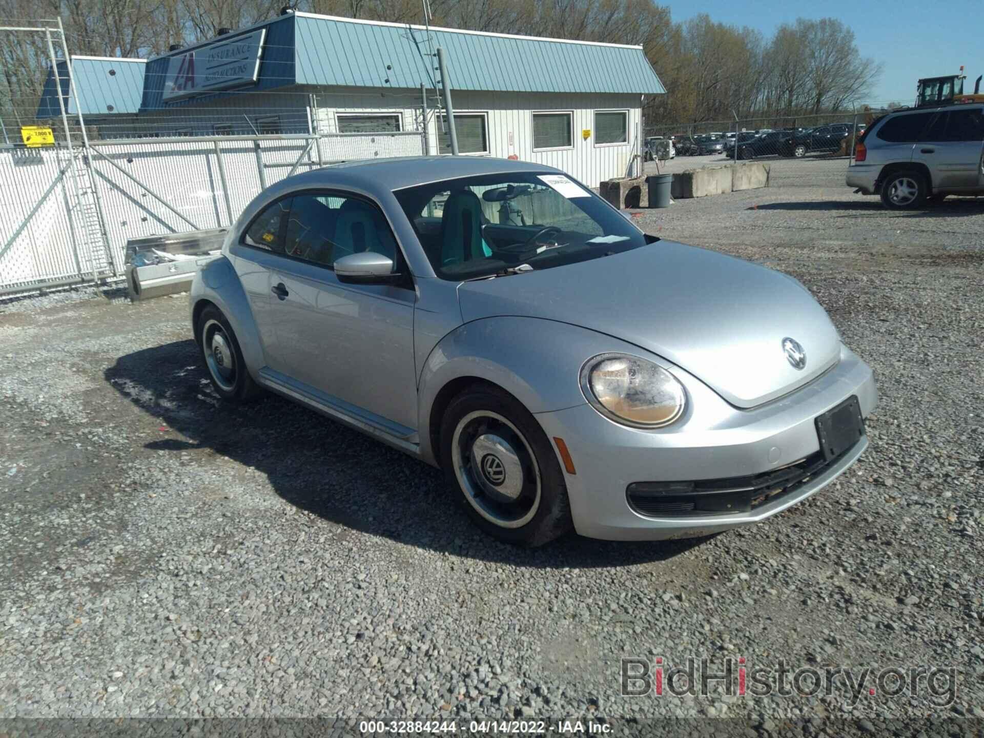 Photo 3VWF17AT4FM606753 - VOLKSWAGEN BEETLE COUPE 2015