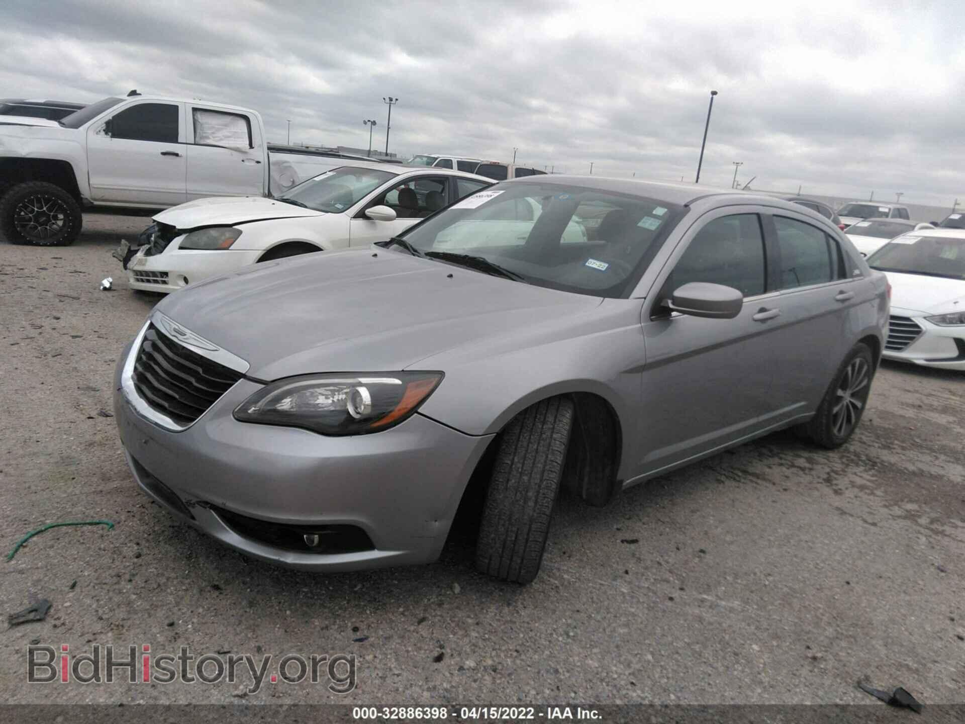 2013 CHRYSLER 200 - VIN: 1C3CCBBG2DN700187 - Фото 2