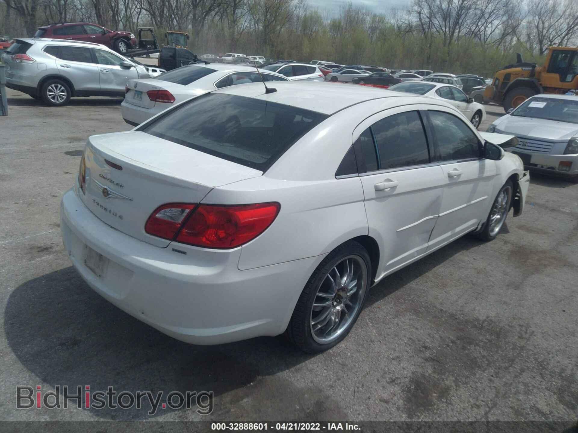 2010 CHRYSLER SEBRING - VIN: 1C3CC5FB1AN162108 - Фото 4