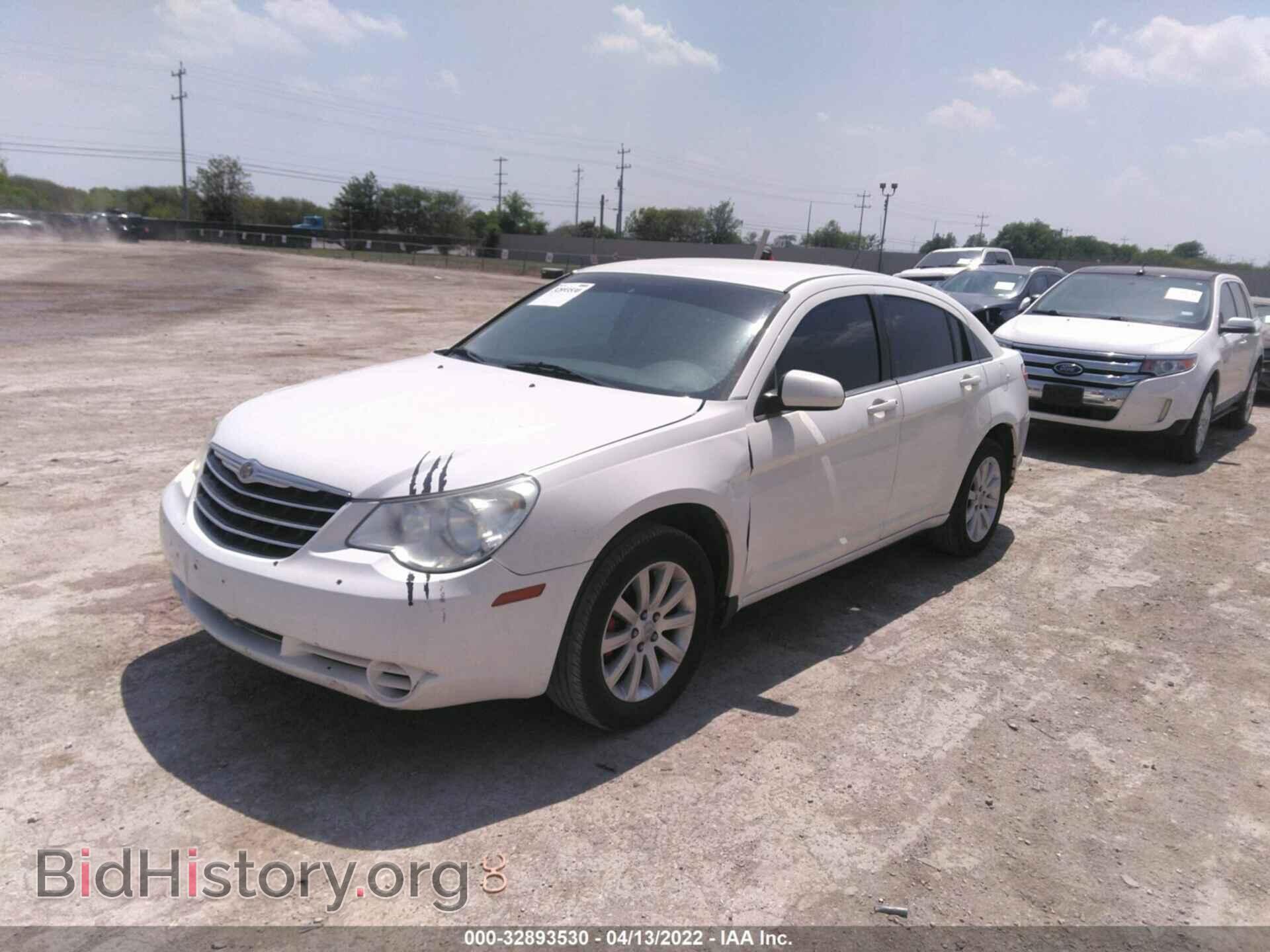 2010 CHRYSLER SEBRING - VIN: 1C3CC5FB8AN138369 - Фото 2