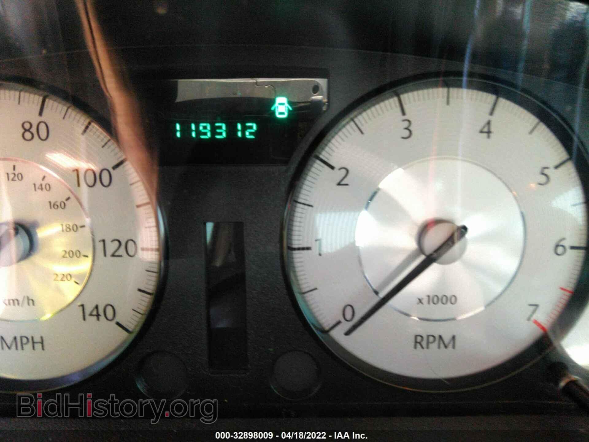 2008 CHRYSLER 300 - VIN: 2C3KA43RX8H165539 - Фото 7