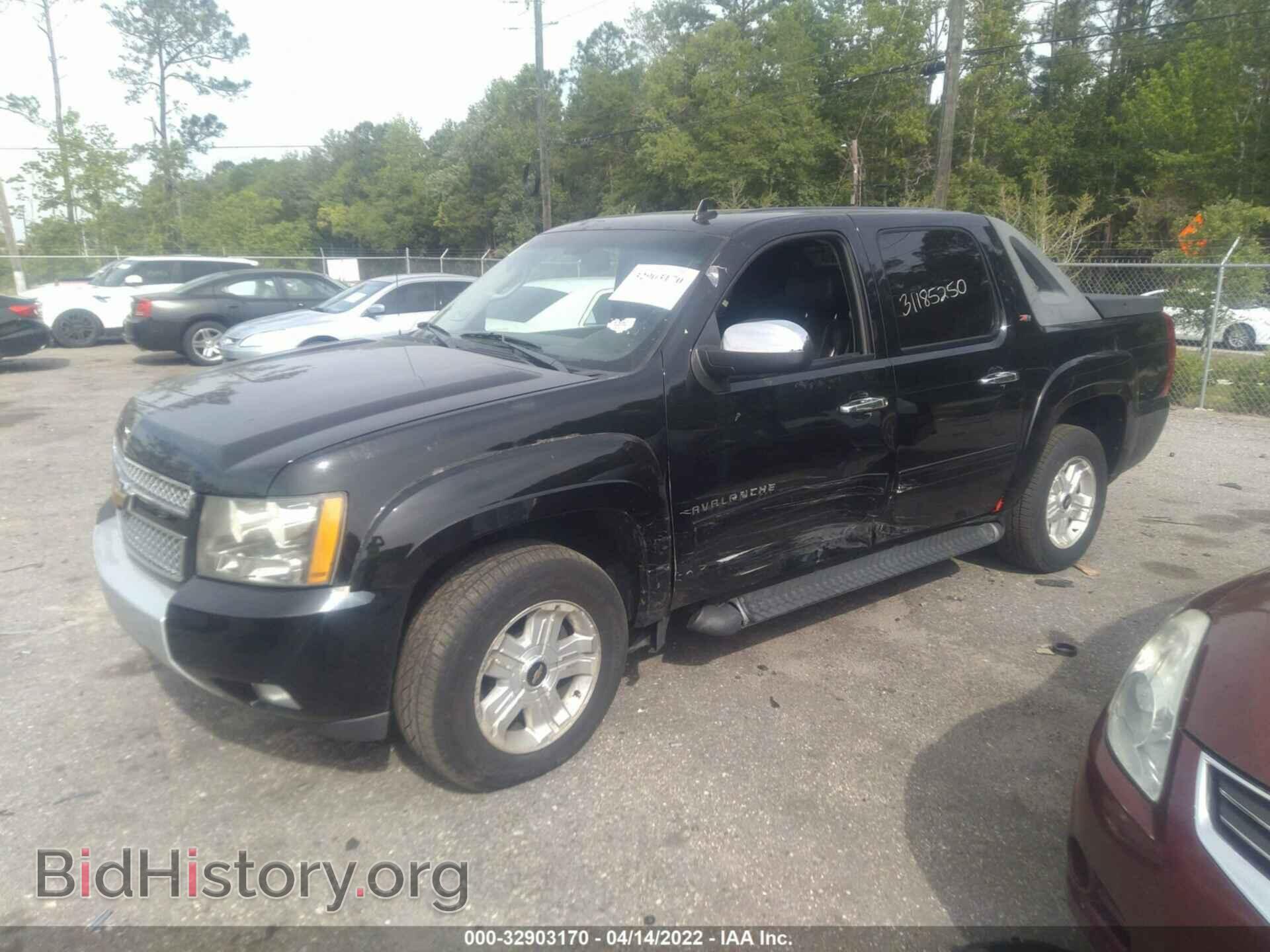 2011 CHEVROLET AVALANCHE - VIN: 3GNTKFE33BG182053 - Фото 2